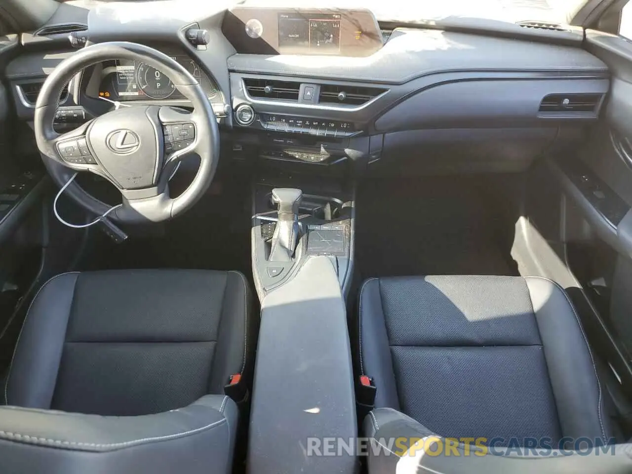8 fotografías del automóvil dañado JTHP3JBH3L2021253 LEXUS UX 200 2020