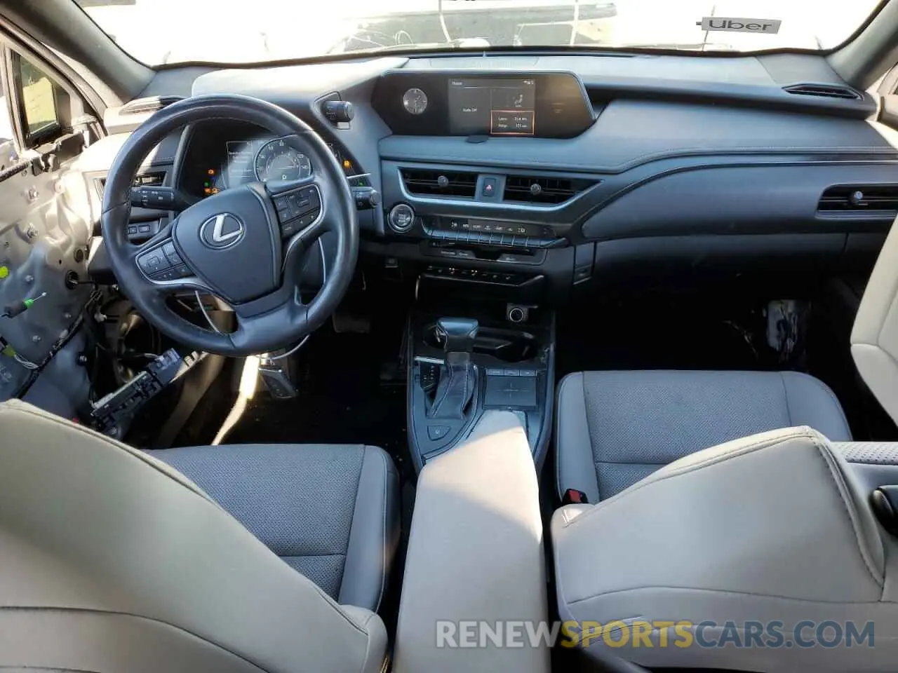 8 fotografías del automóvil dañado JTHP3JBH3L2024136 LEXUS UX 200 2020