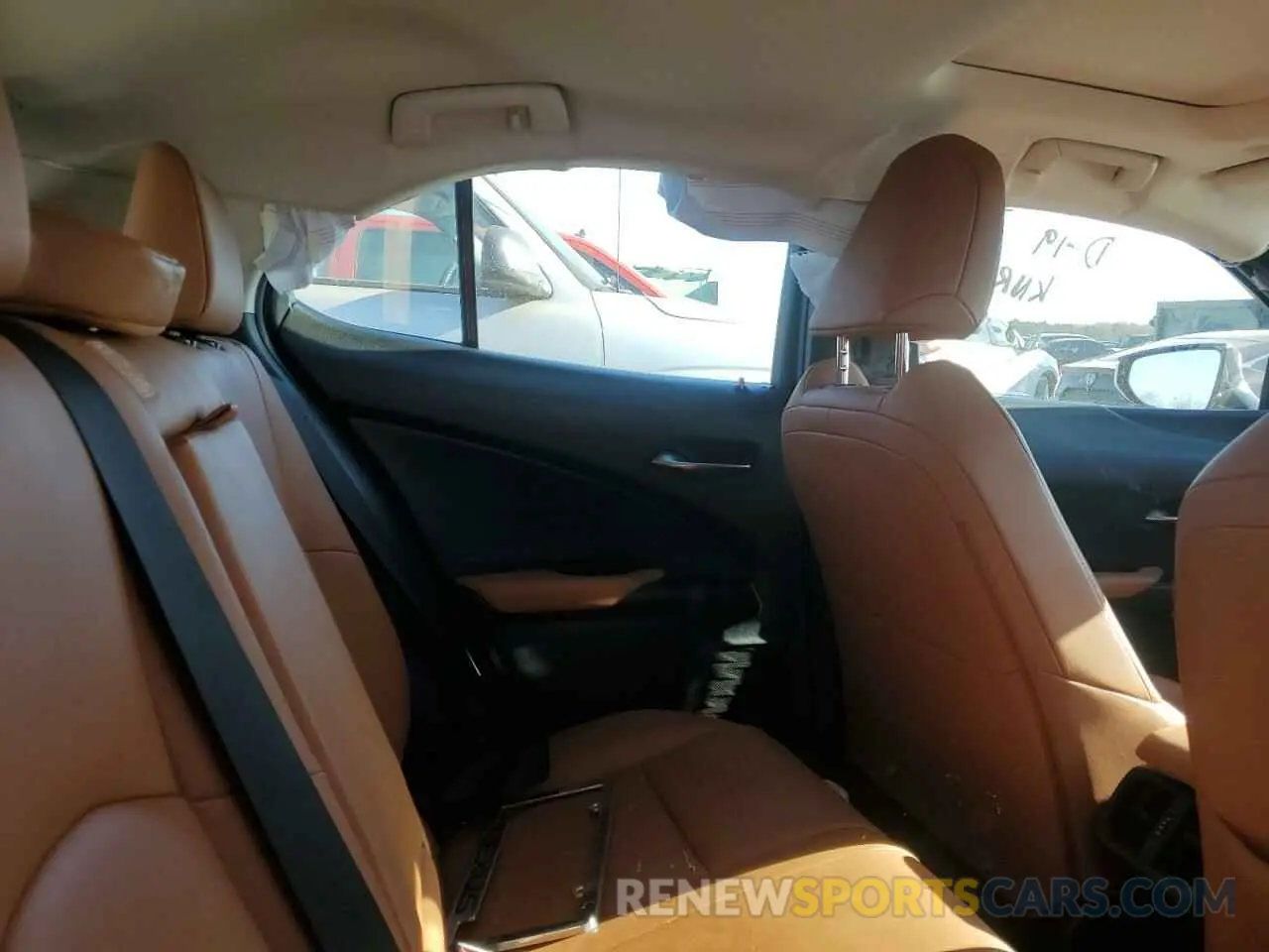 11 fotografías del automóvil dañado JTHP3JBH3L2025111 LEXUS UX 200 2020