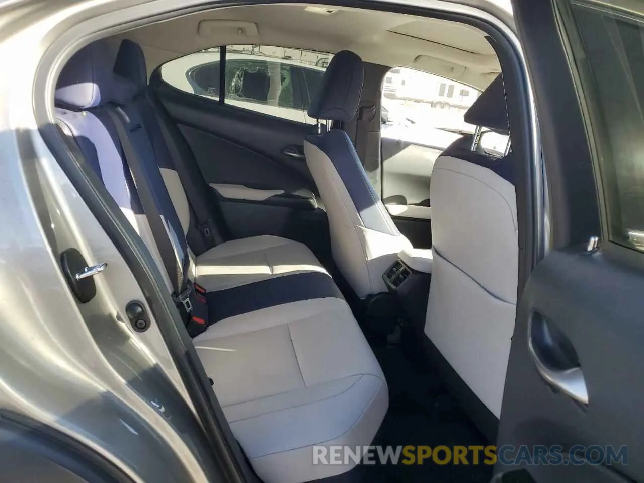 11 fotografías del automóvil dañado JTHP3JBH9L2026618 LEXUS UX 200 2020