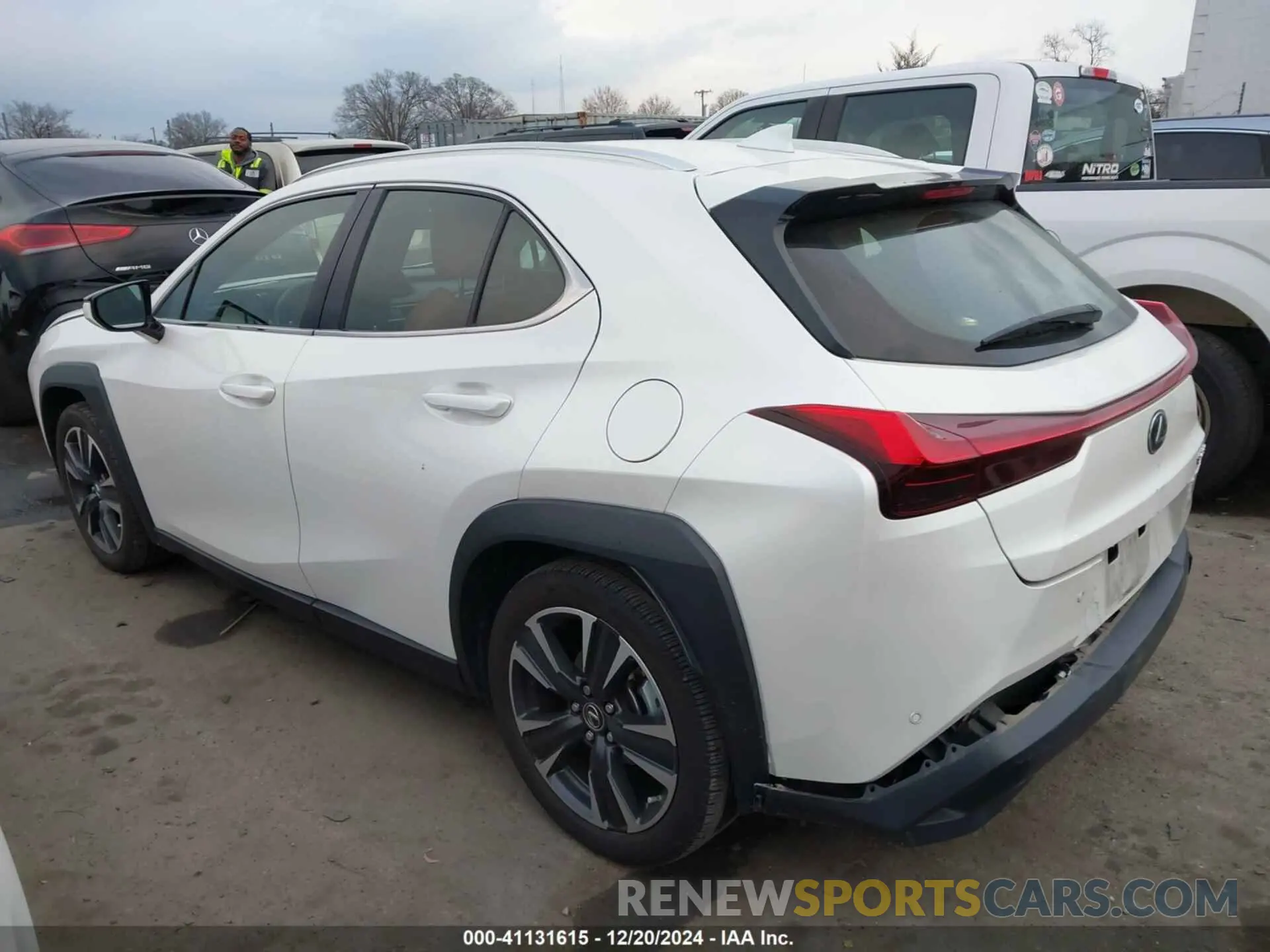 14 fotografías del automóvil dañado JTHX3JBH1L2030114 LEXUS UX 200 2020