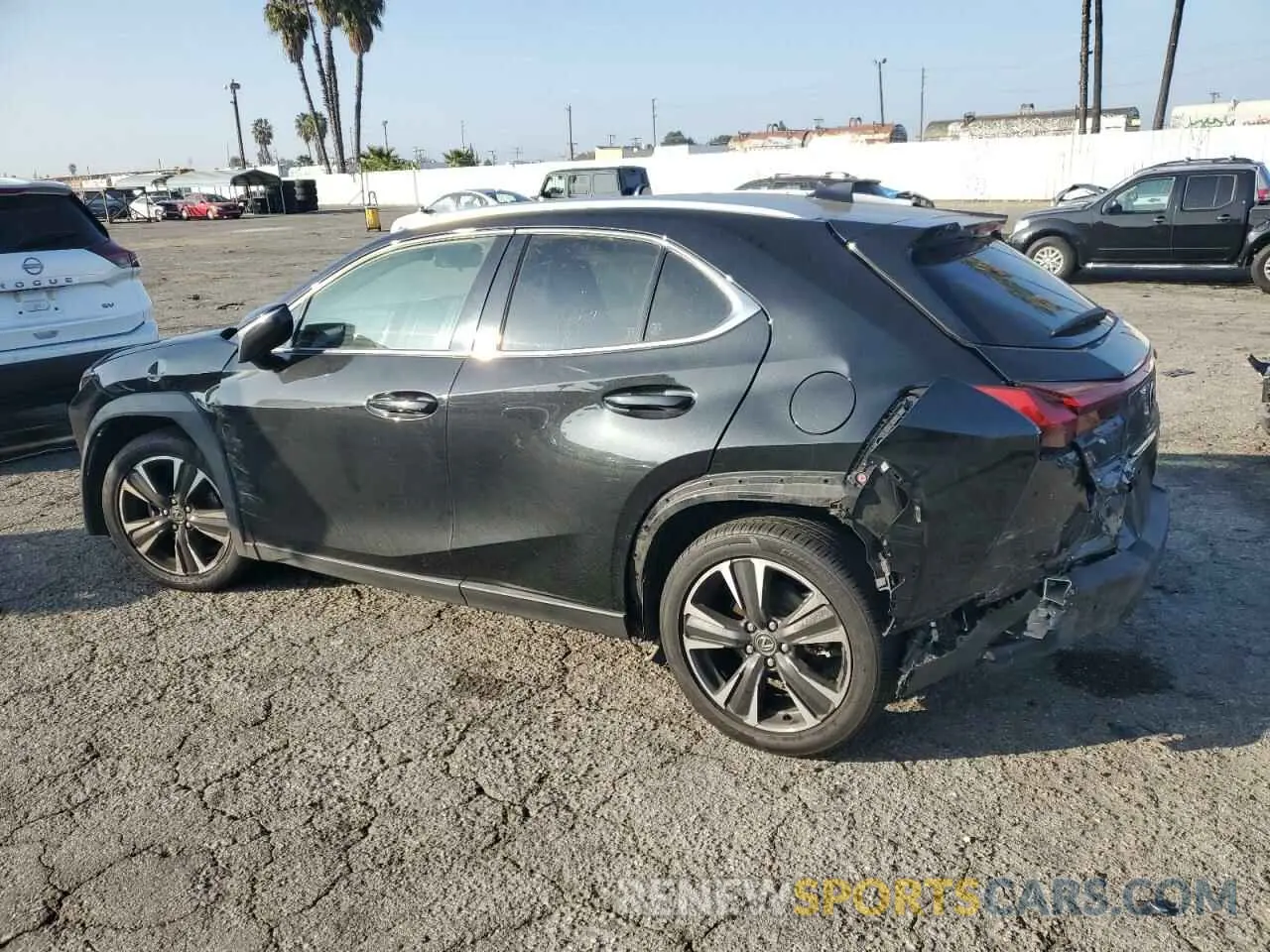 2 fotografías del automóvil dañado JTHX3JBH3L2030146 LEXUS UX 200 2020