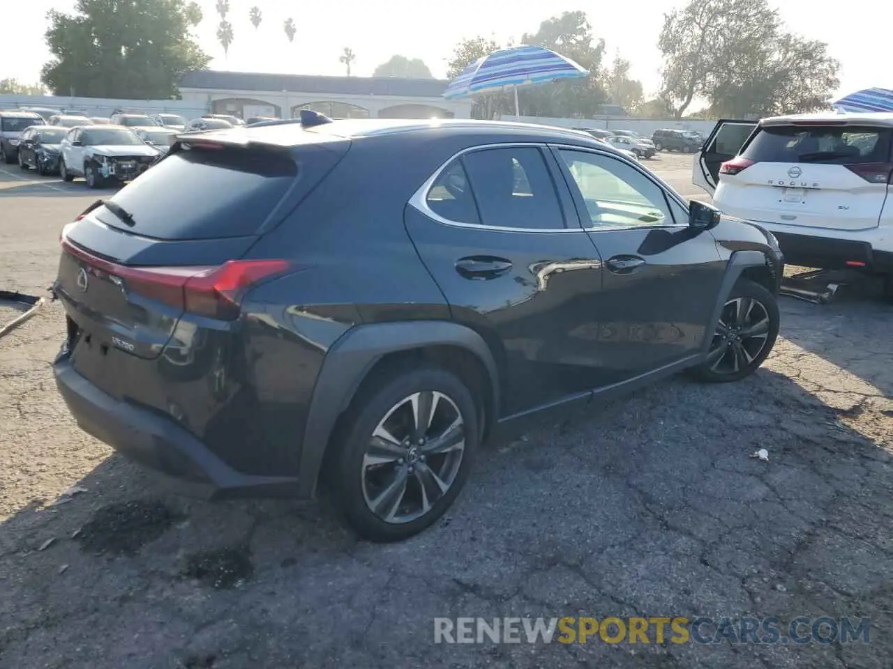 3 fotografías del automóvil dañado JTHX3JBH3L2030146 LEXUS UX 200 2020