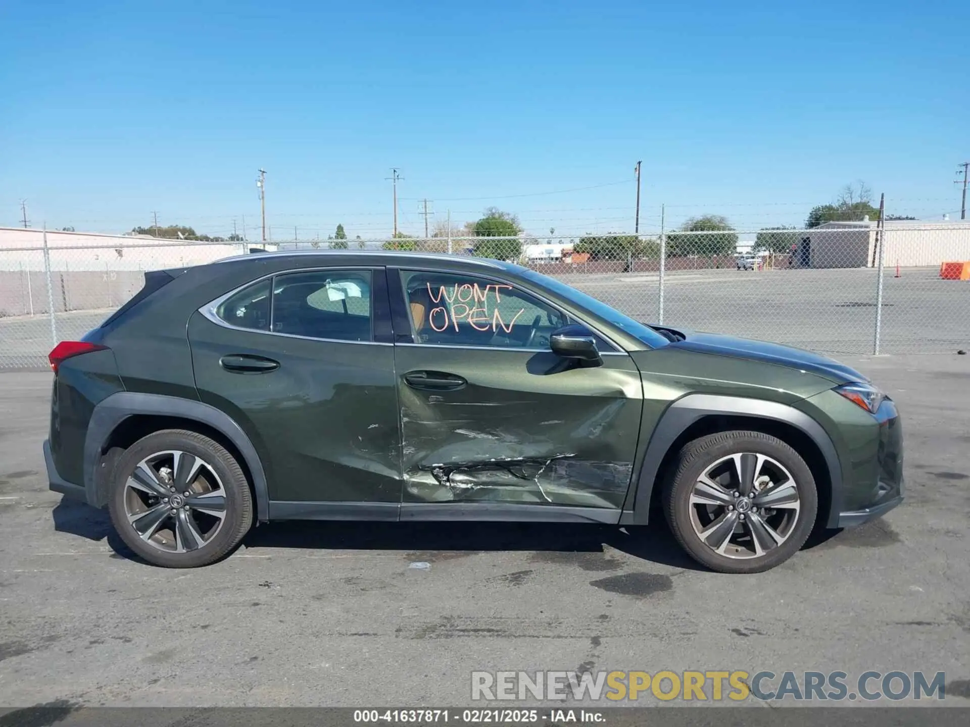 13 fotografías del automóvil dañado JTHX3JBH6L2024213 LEXUS UX 200 2020