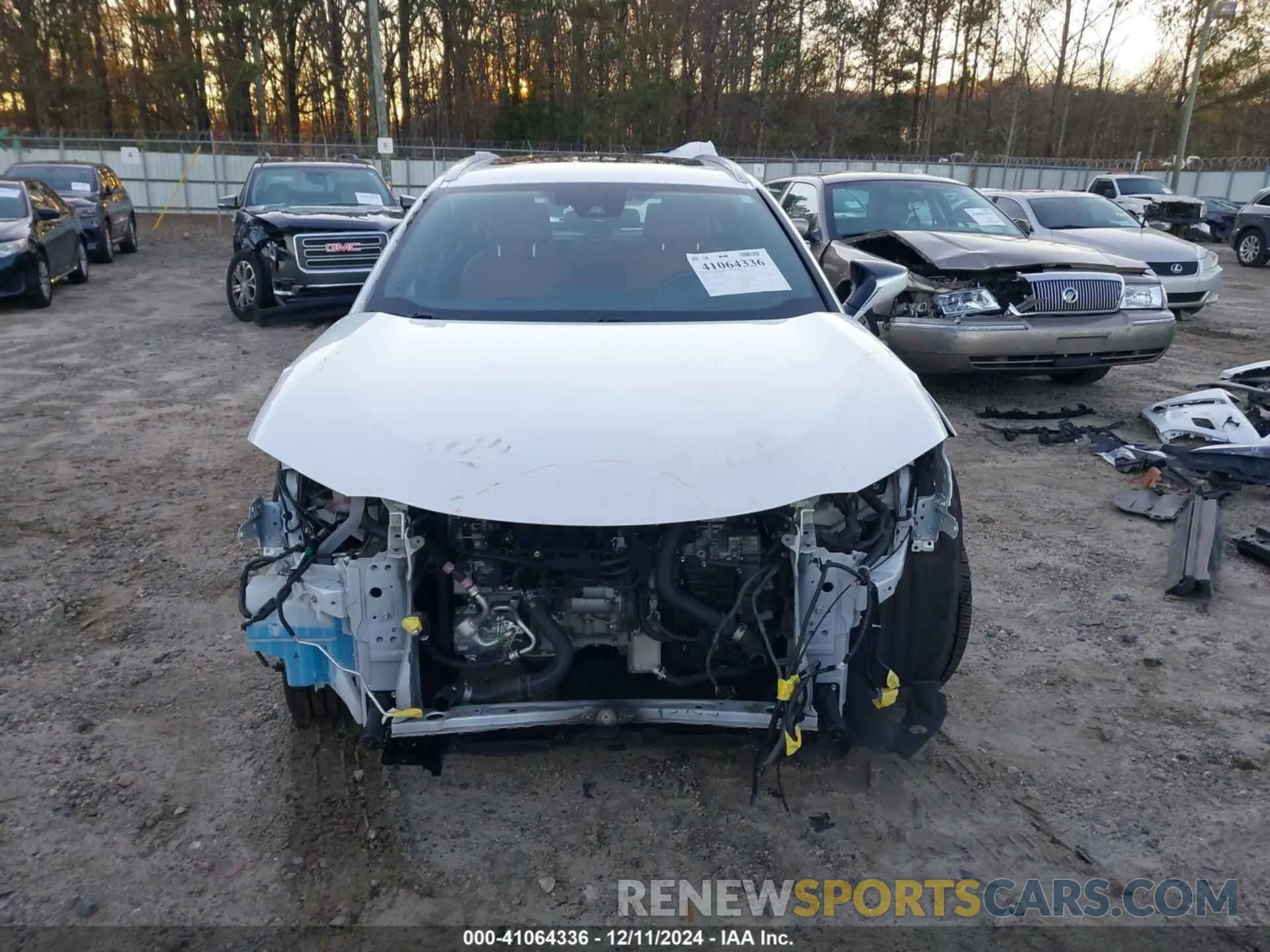 13 fotografías del automóvil dañado JTHX3JBH8L2021586 LEXUS UX 200 2020