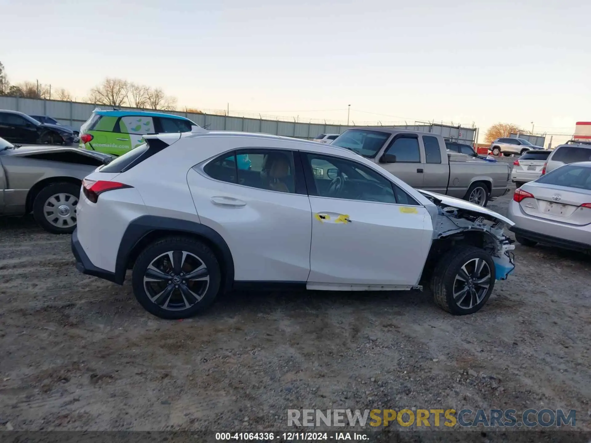 14 fotografías del automóvil dañado JTHX3JBH8L2021586 LEXUS UX 200 2020