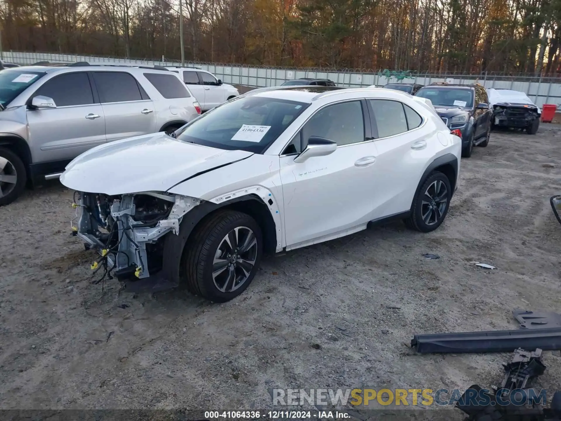 2 fotografías del automóvil dañado JTHX3JBH8L2021586 LEXUS UX 200 2020