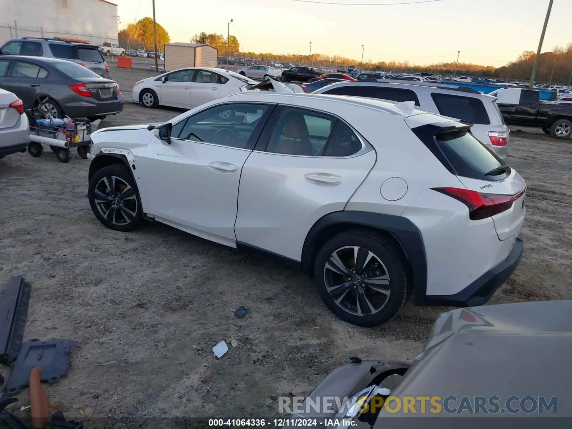 3 fotografías del automóvil dañado JTHX3JBH8L2021586 LEXUS UX 200 2020