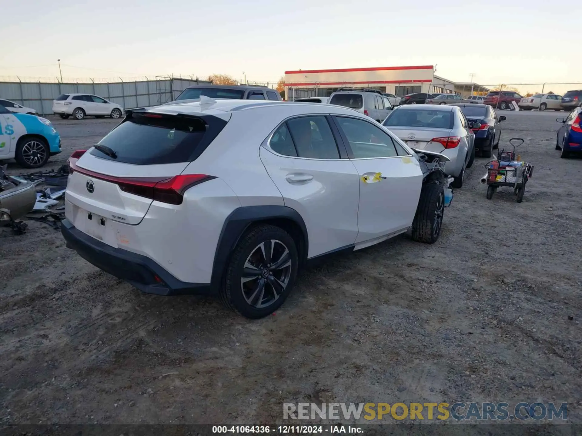 4 fotografías del automóvil dañado JTHX3JBH8L2021586 LEXUS UX 200 2020