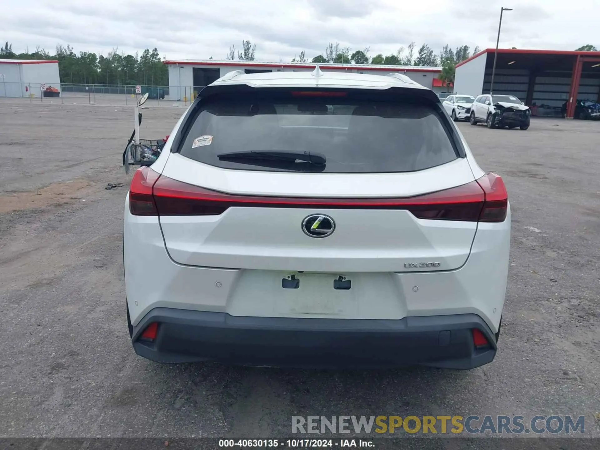 15 fotografías del automóvil dañado JTHX3JBH3M2040385 LEXUS UX 200 2021