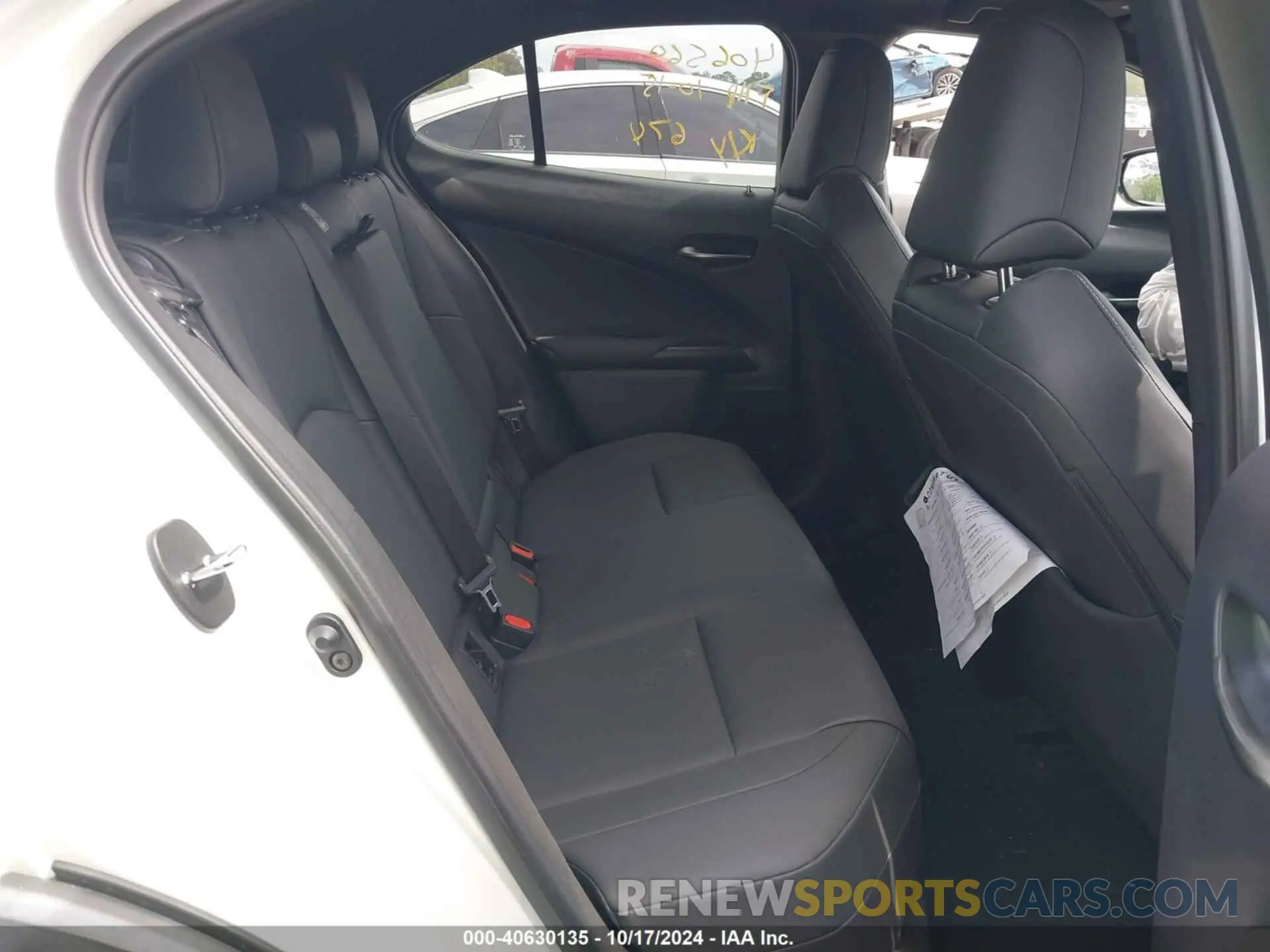 8 fotografías del automóvil dañado JTHX3JBH3M2040385 LEXUS UX 200 2021