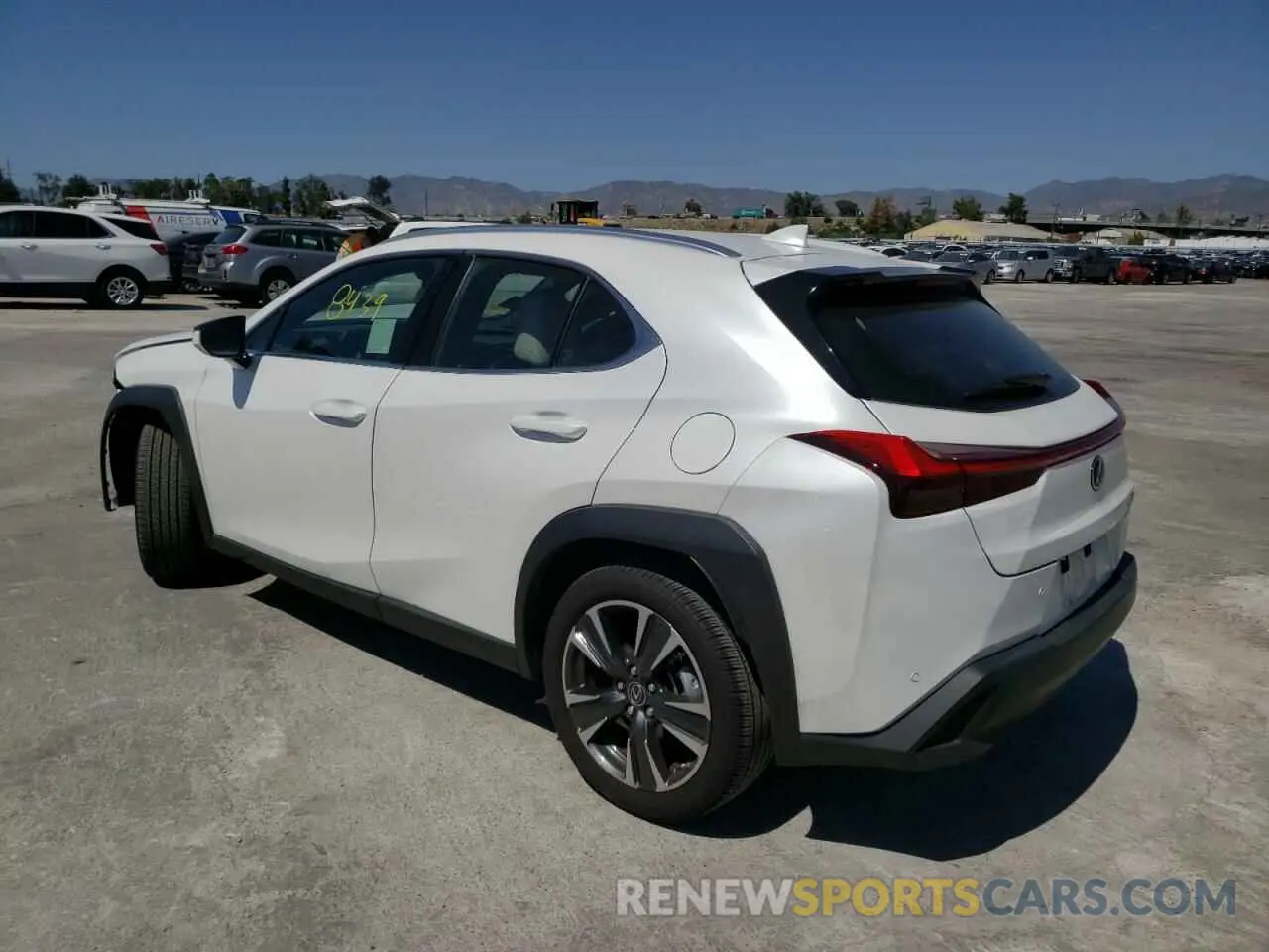 3 fotografías del automóvil dañado JTHX3JBH3M2042198 LEXUS UX 200 2021
