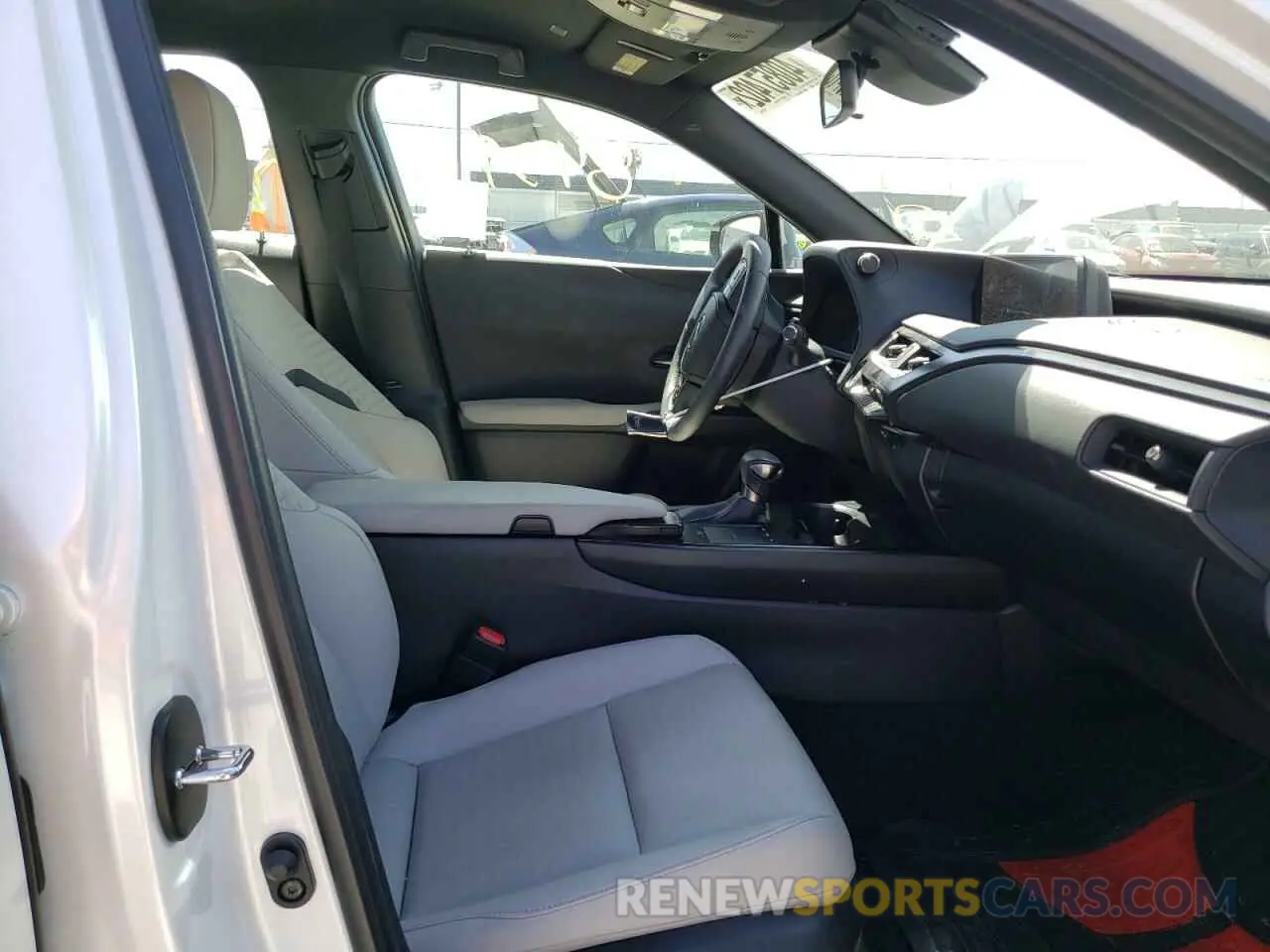 5 fotografías del automóvil dañado JTHX3JBH3M2042198 LEXUS UX 200 2021