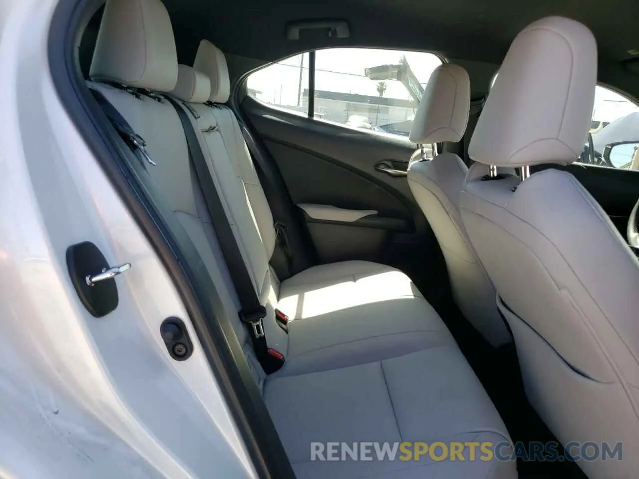 6 fotografías del automóvil dañado JTHX3JBH3M2042198 LEXUS UX 200 2021