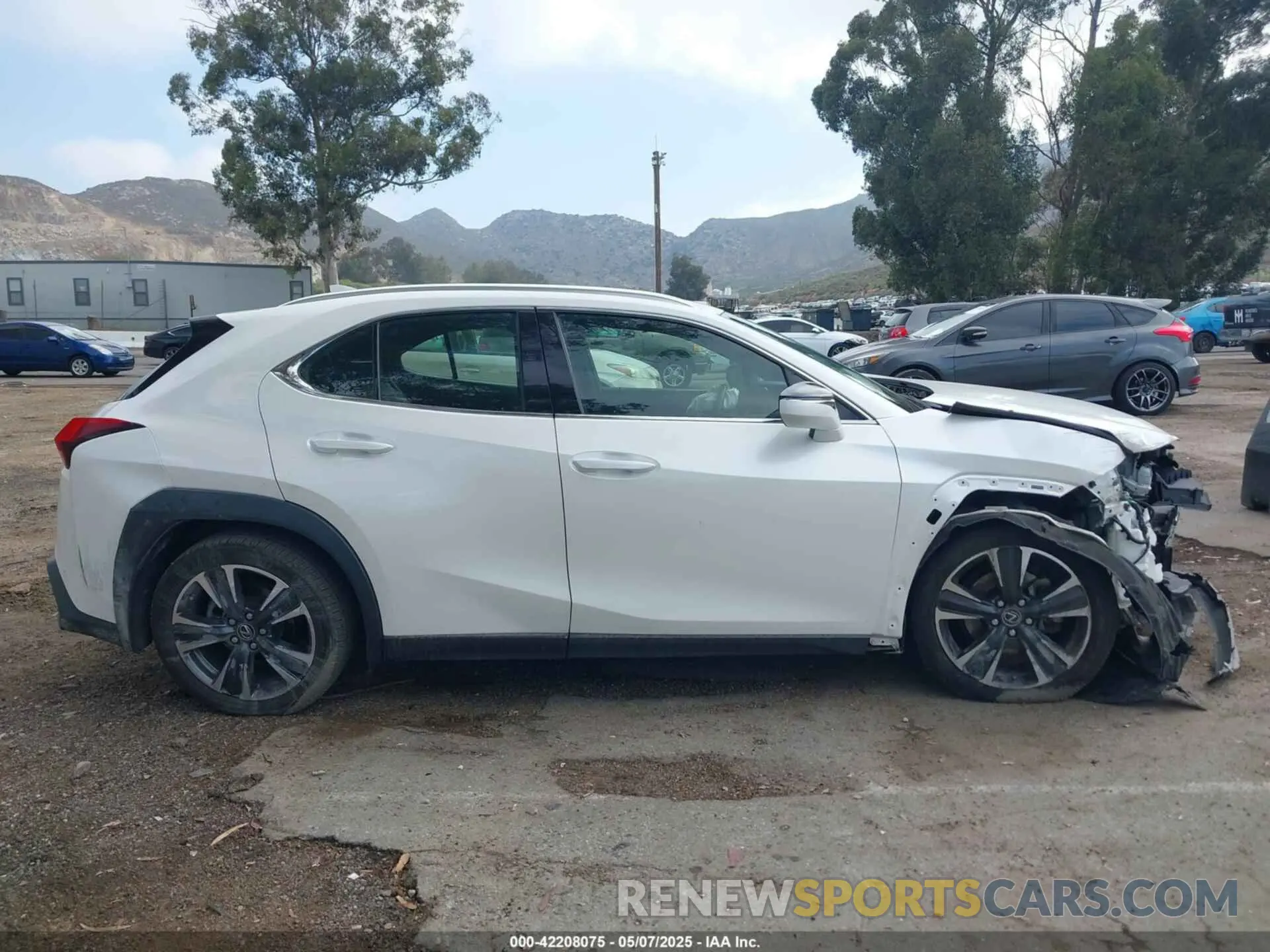 13 fotografías del automóvil dañado JTHX3JBHXM2037760 LEXUS UX 200 2021