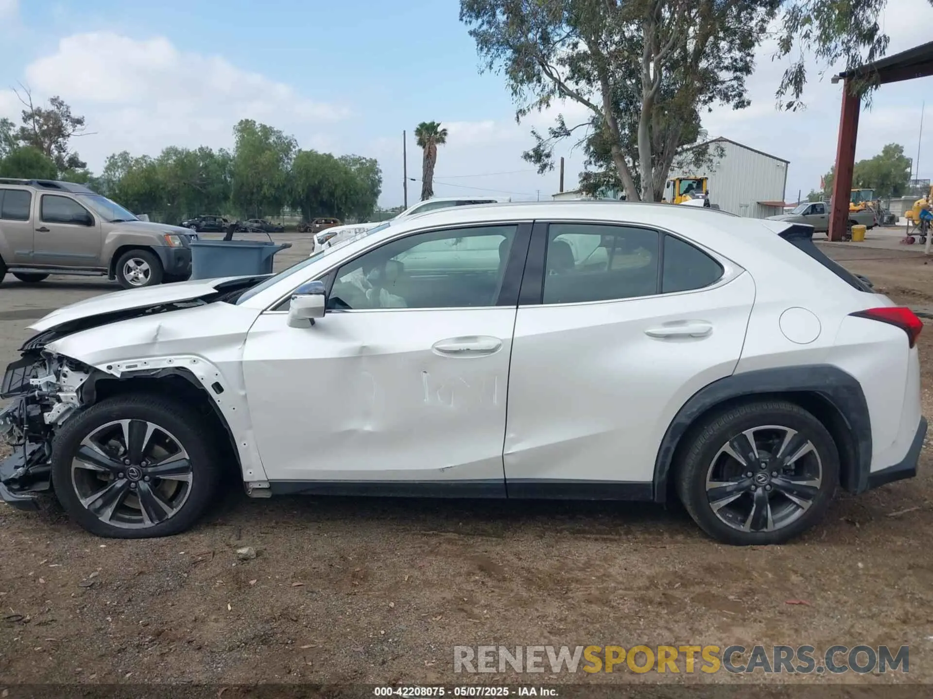 14 fotografías del automóvil dañado JTHX3JBHXM2037760 LEXUS UX 200 2021