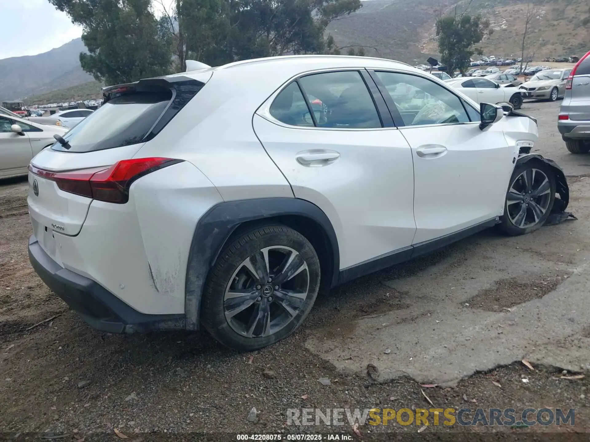 4 fotografías del automóvil dañado JTHX3JBHXM2037760 LEXUS UX 200 2021