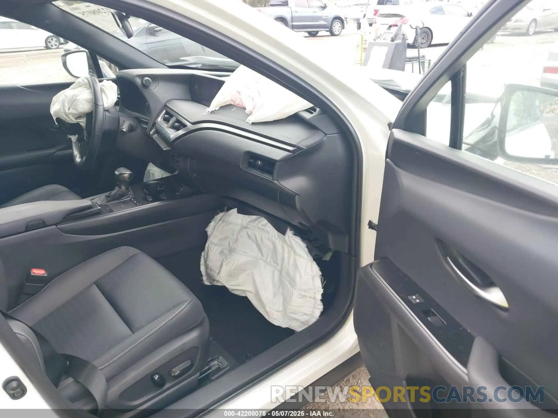 5 fotografías del automóvil dañado JTHX3JBHXM2037760 LEXUS UX 200 2021