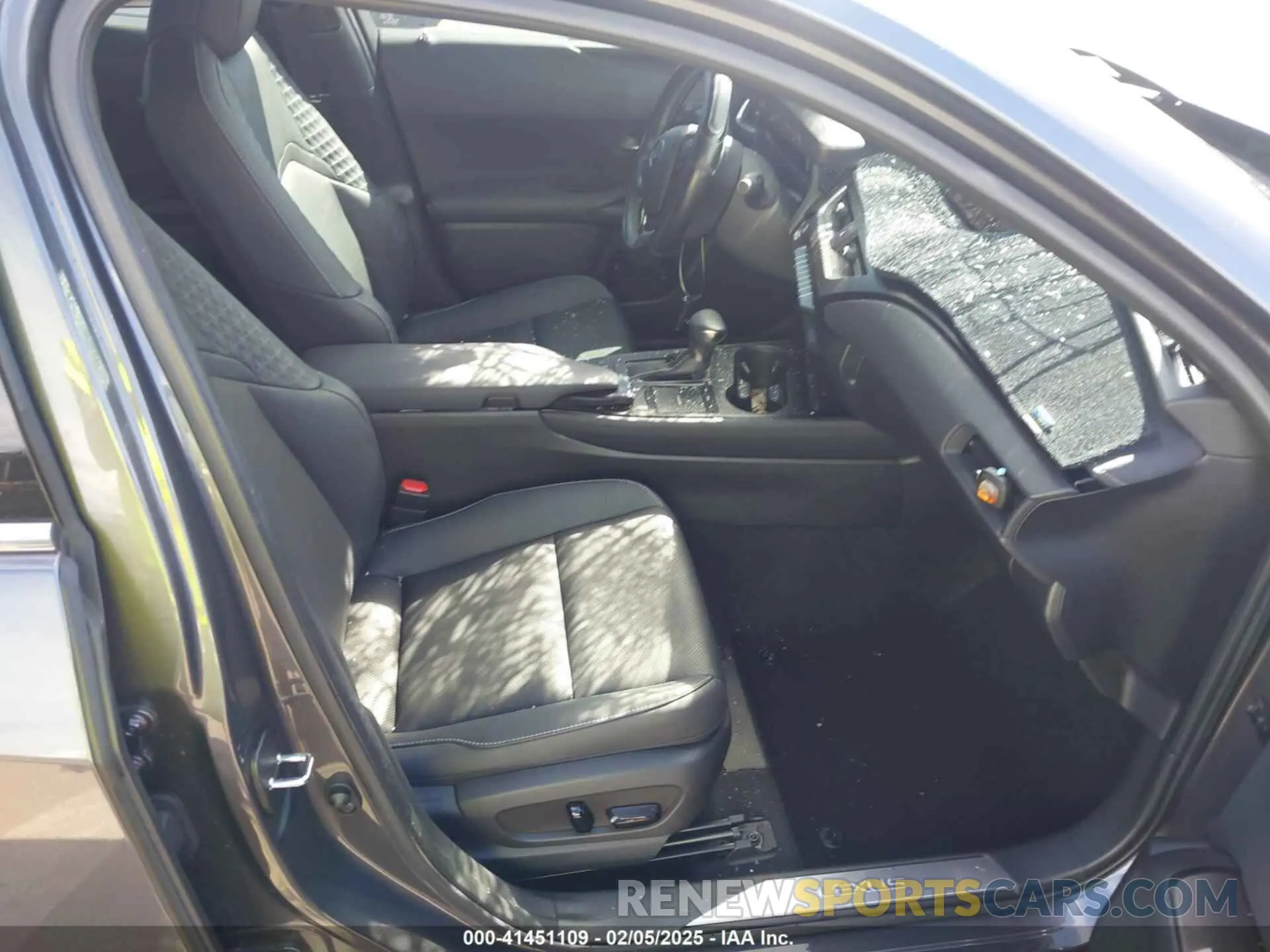 5 fotografías del automóvil dañado JTHL3JBH0N2046676 LEXUS UX 200 2022