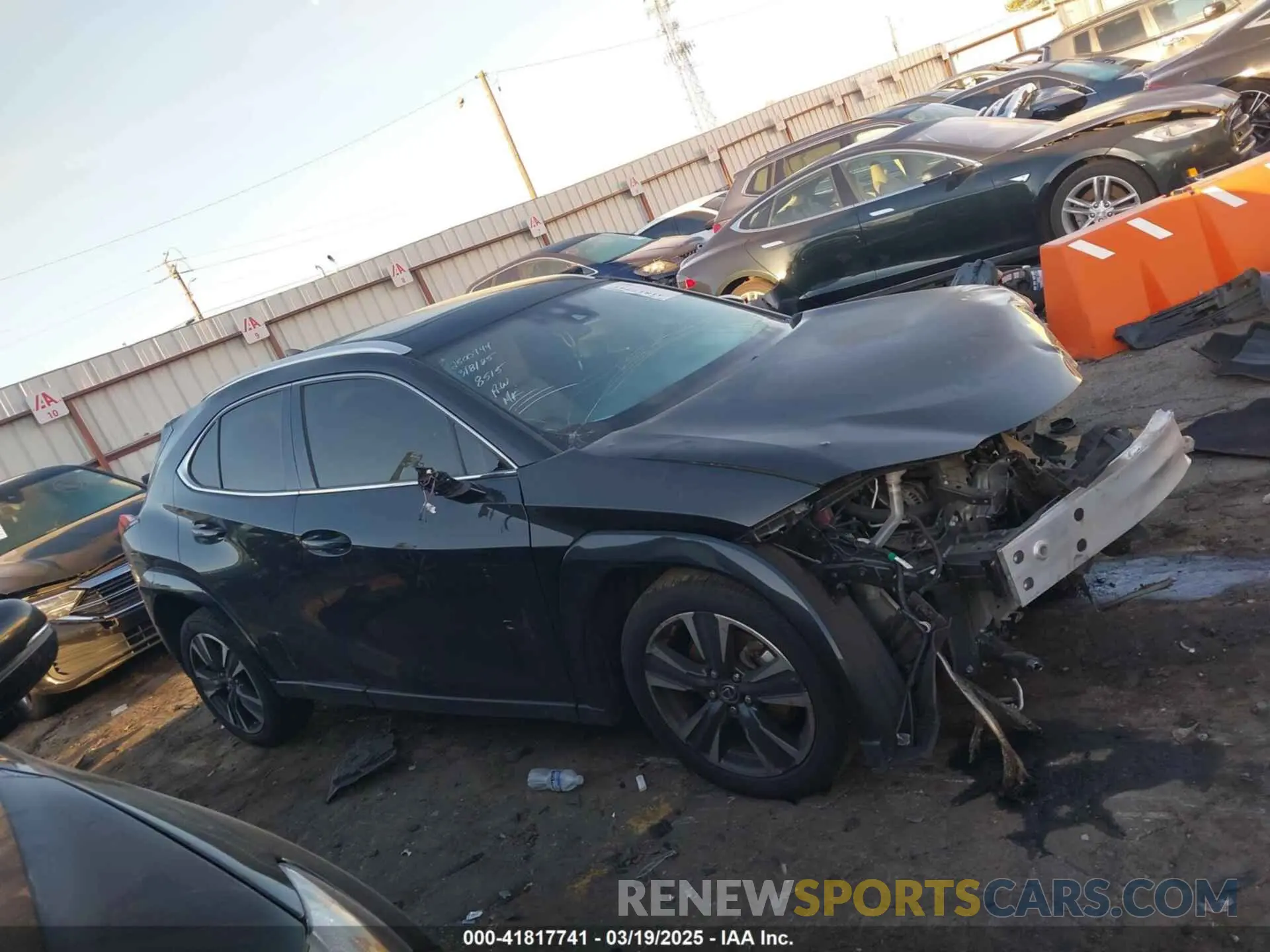 13 fotografías del automóvil dañado JTHP3JBH6N2048515 LEXUS UX 200 2022