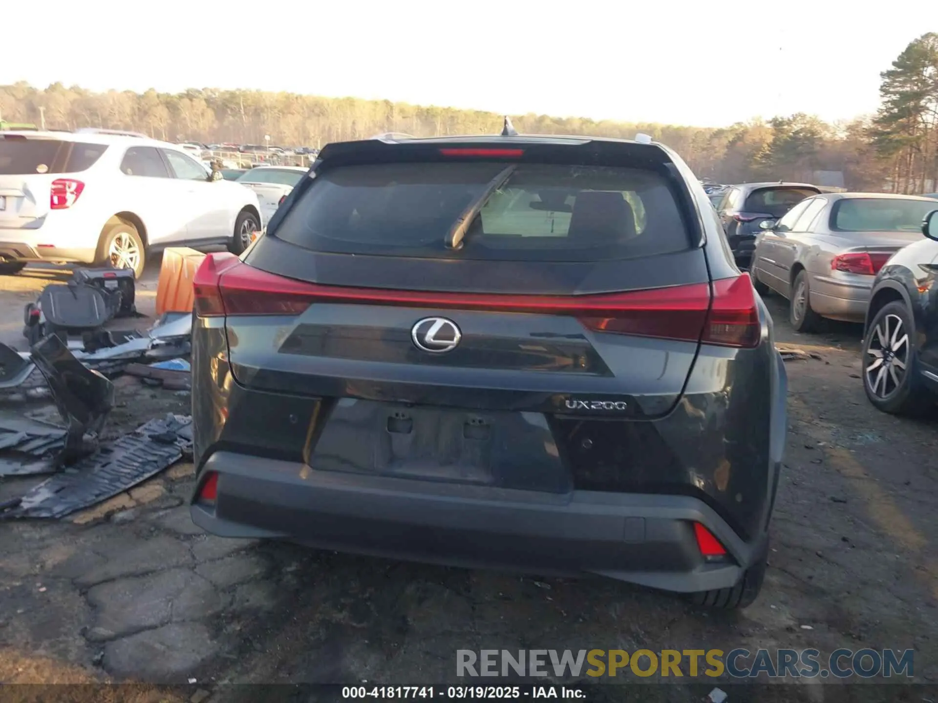 16 fotografías del automóvil dañado JTHP3JBH6N2048515 LEXUS UX 200 2022