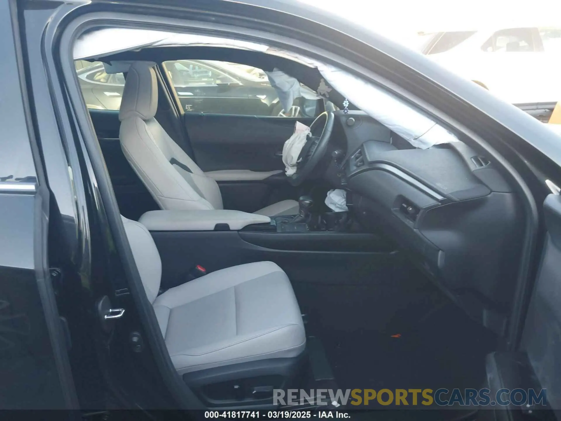 5 fotografías del automóvil dañado JTHP3JBH6N2048515 LEXUS UX 200 2022