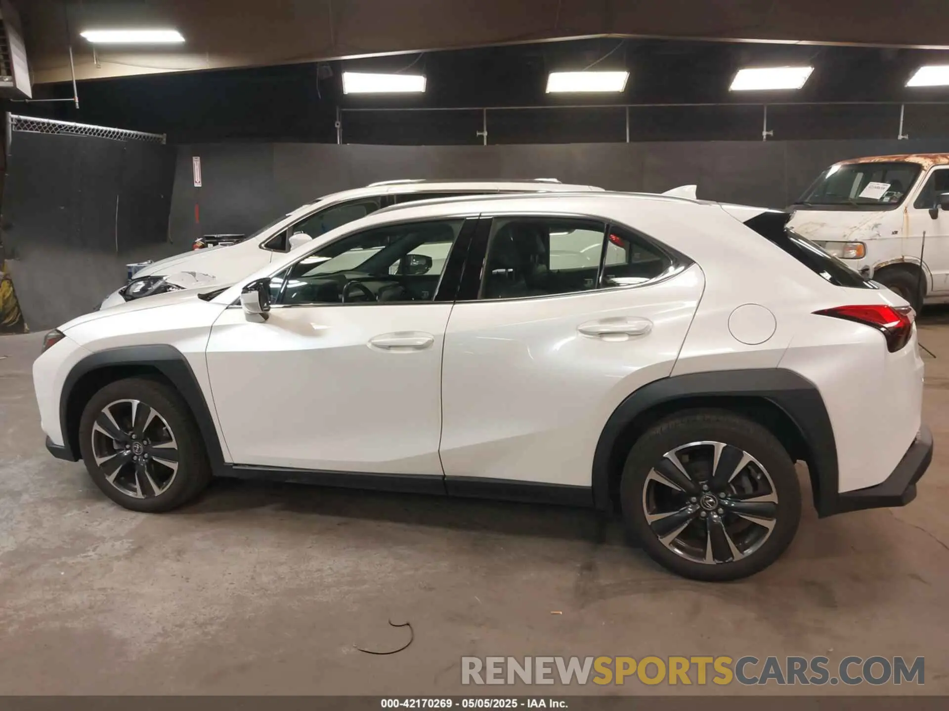 14 fotografías del automóvil dañado JTHX3JBH0N2052155 LEXUS UX 200 2022