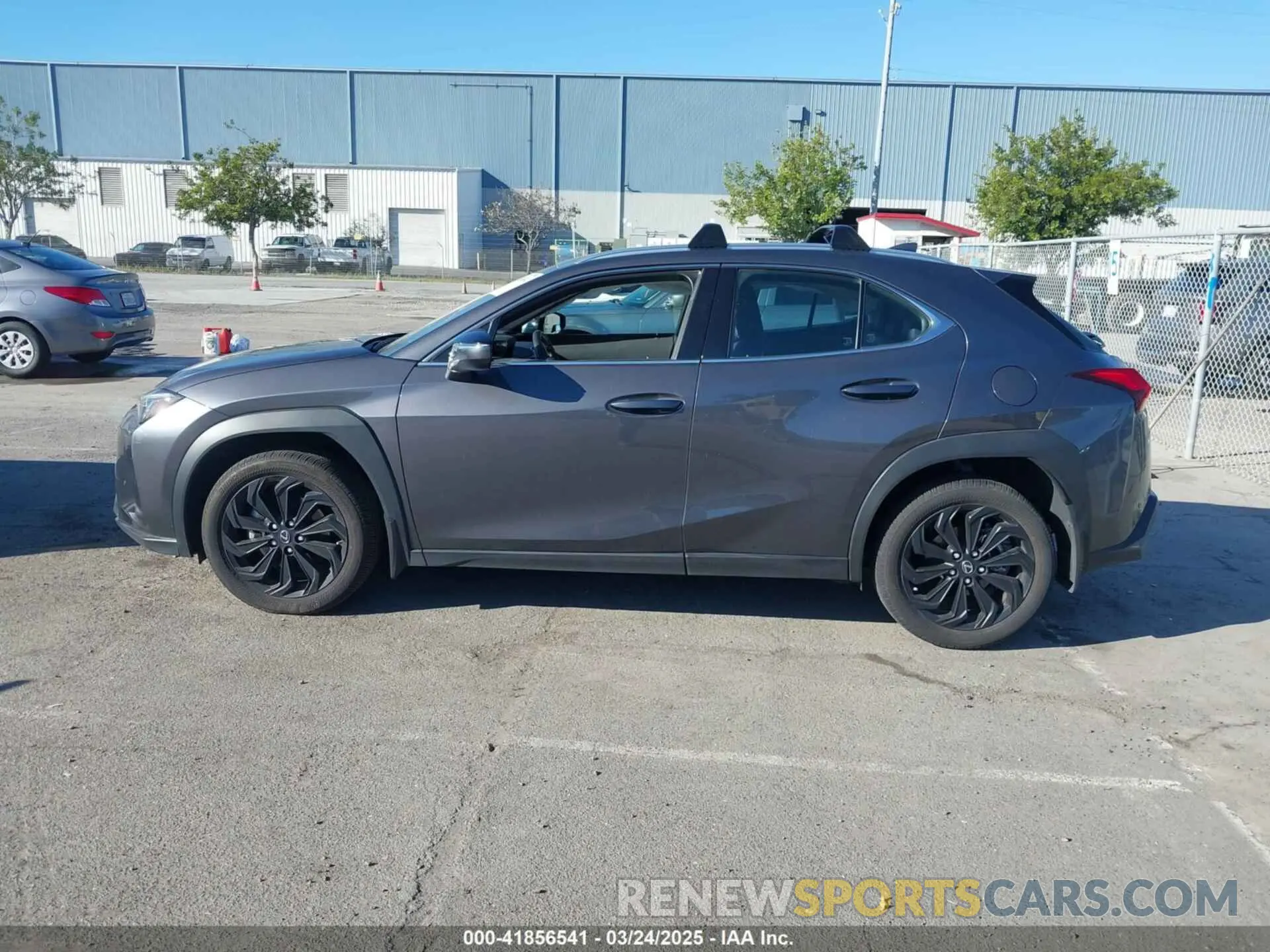 14 fotografías del automóvil dañado JTHX3JBH6N2056436 LEXUS UX 200 2022