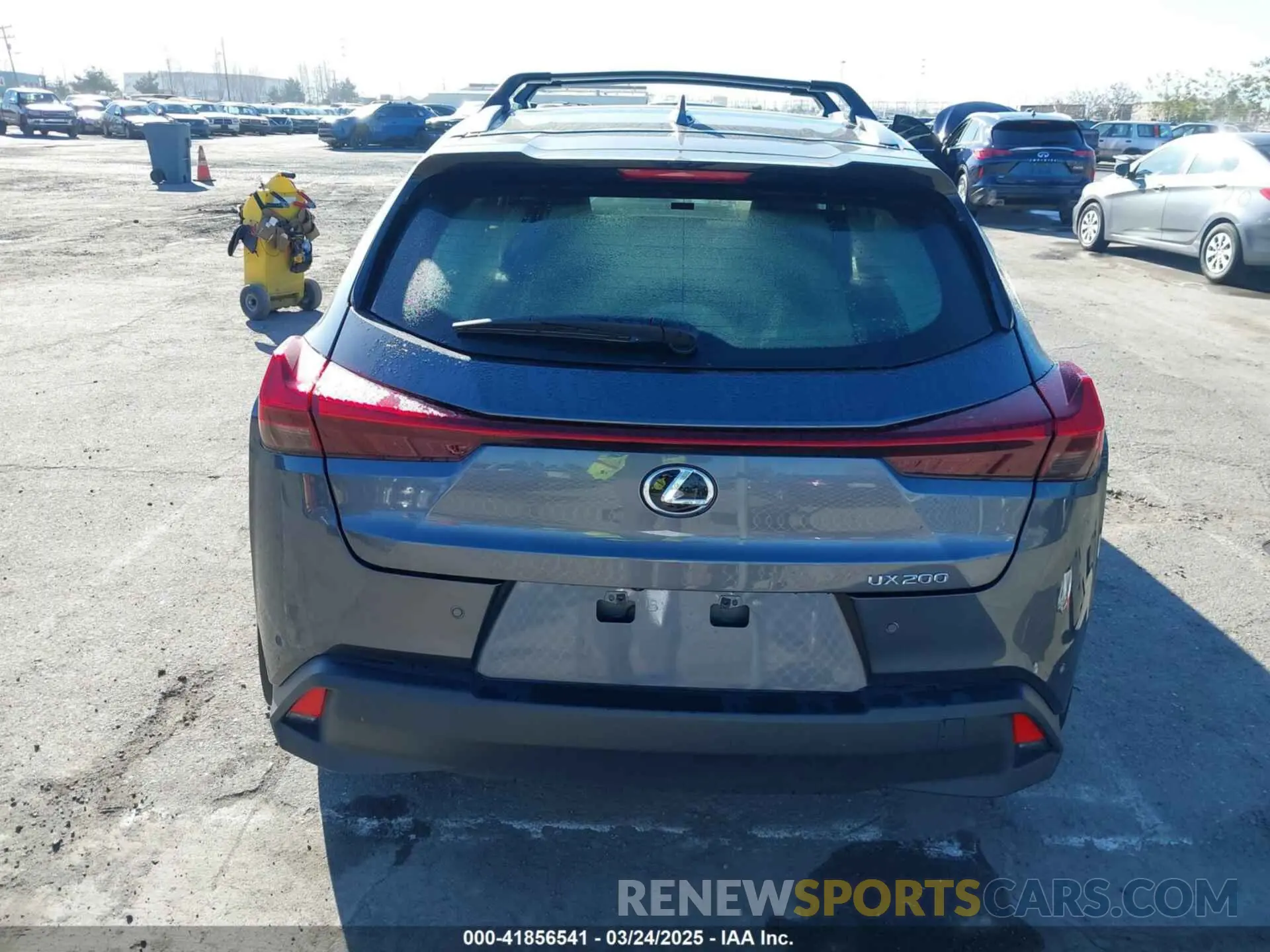 16 fotografías del automóvil dañado JTHX3JBH6N2056436 LEXUS UX 200 2022