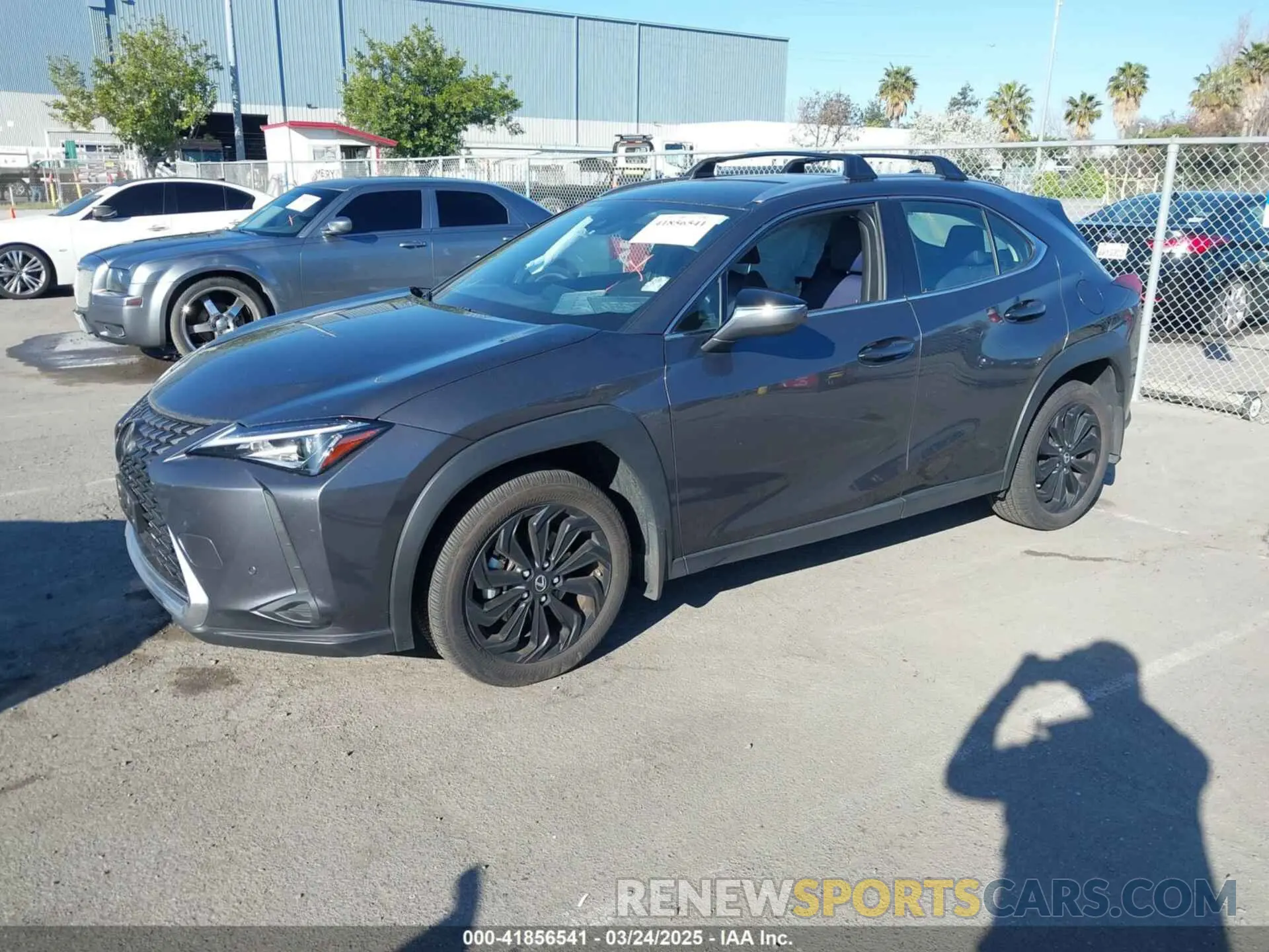 2 fotografías del automóvil dañado JTHX3JBH6N2056436 LEXUS UX 200 2022