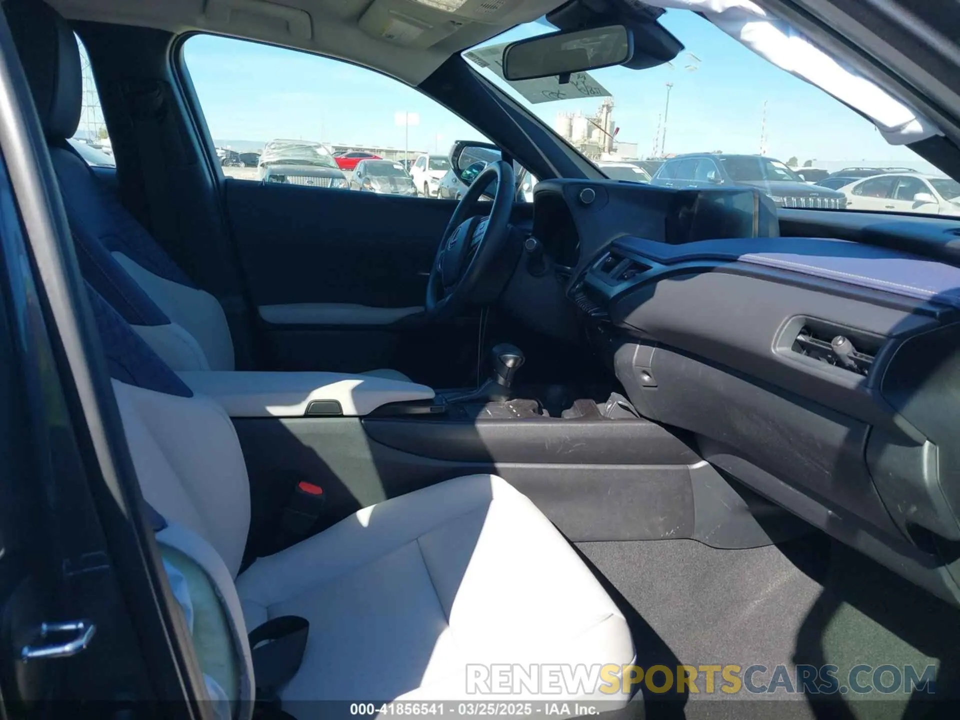 5 fotografías del automóvil dañado JTHX3JBH6N2056436 LEXUS UX 200 2022