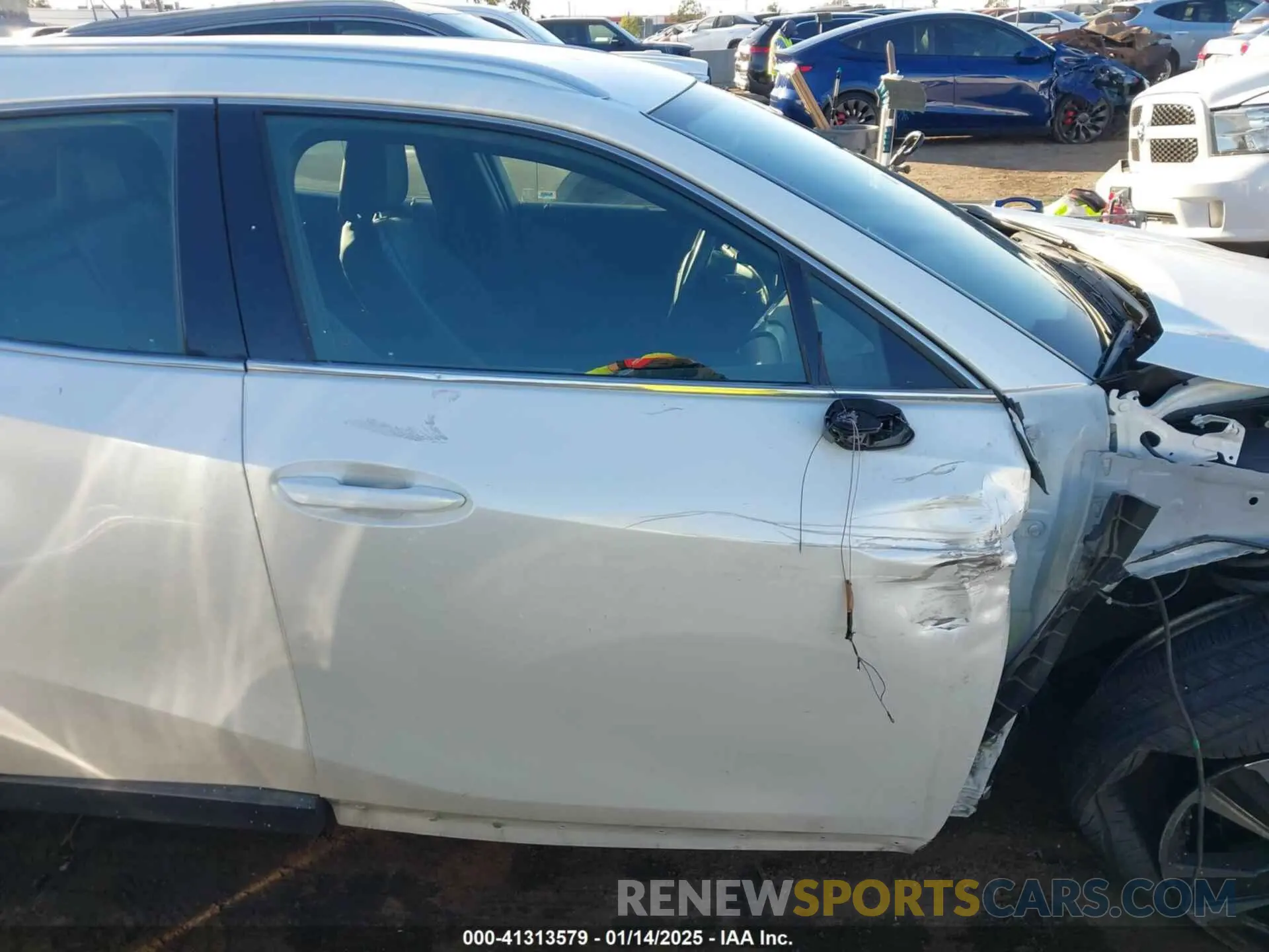 17 fotografías del automóvil dañado JTHX3JBH7N2050208 LEXUS UX 200 2022