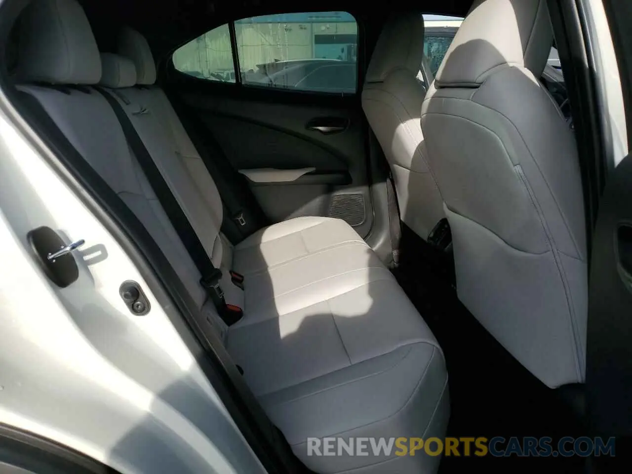11 fotografías del automóvil dañado JTHX3JBH5N2048750 LEXUS UX 200 BAS 2022