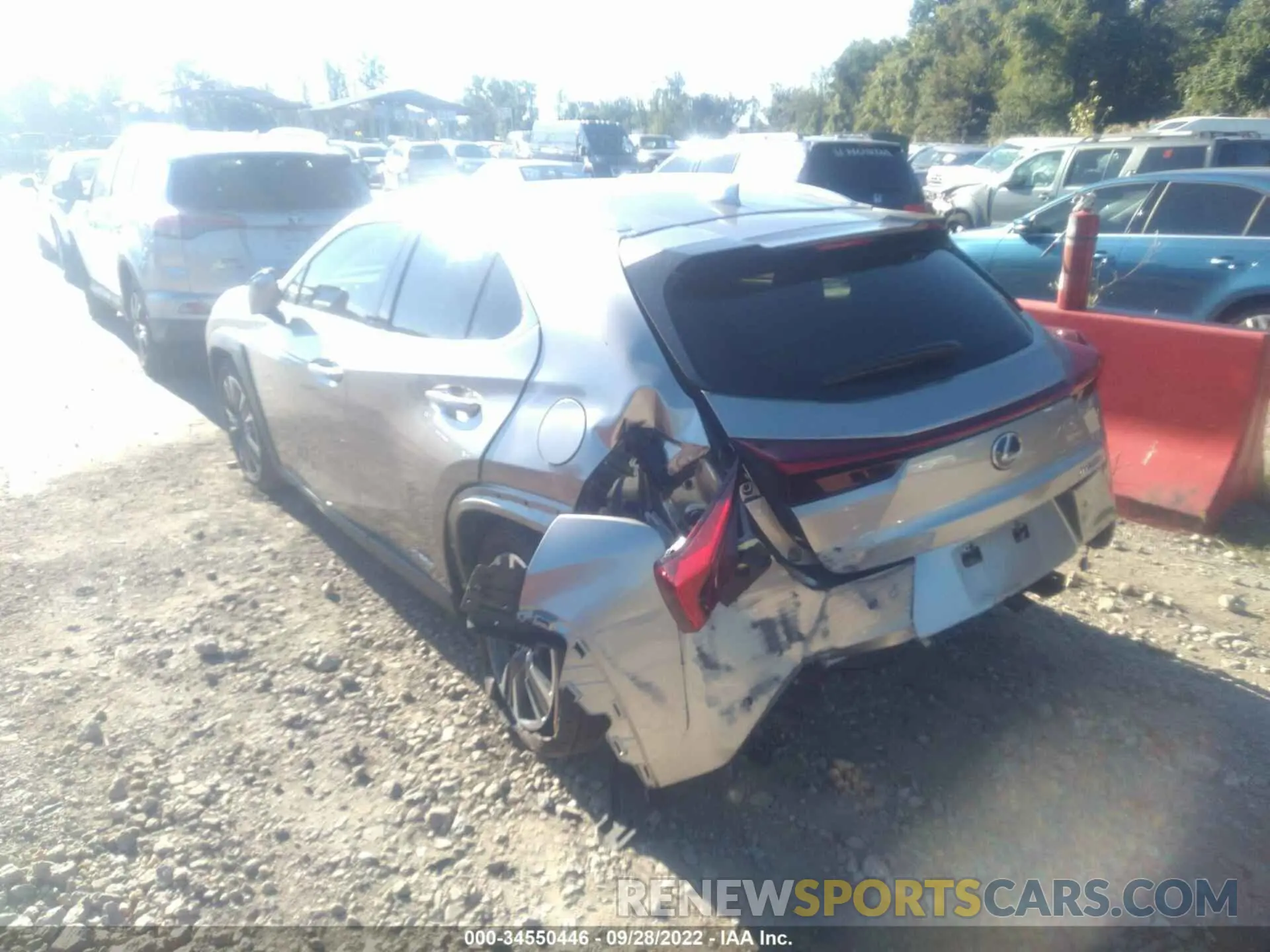 3 fotografías del automóvil dañado JTHU9JBH8K2003282 LEXUS UX 2019