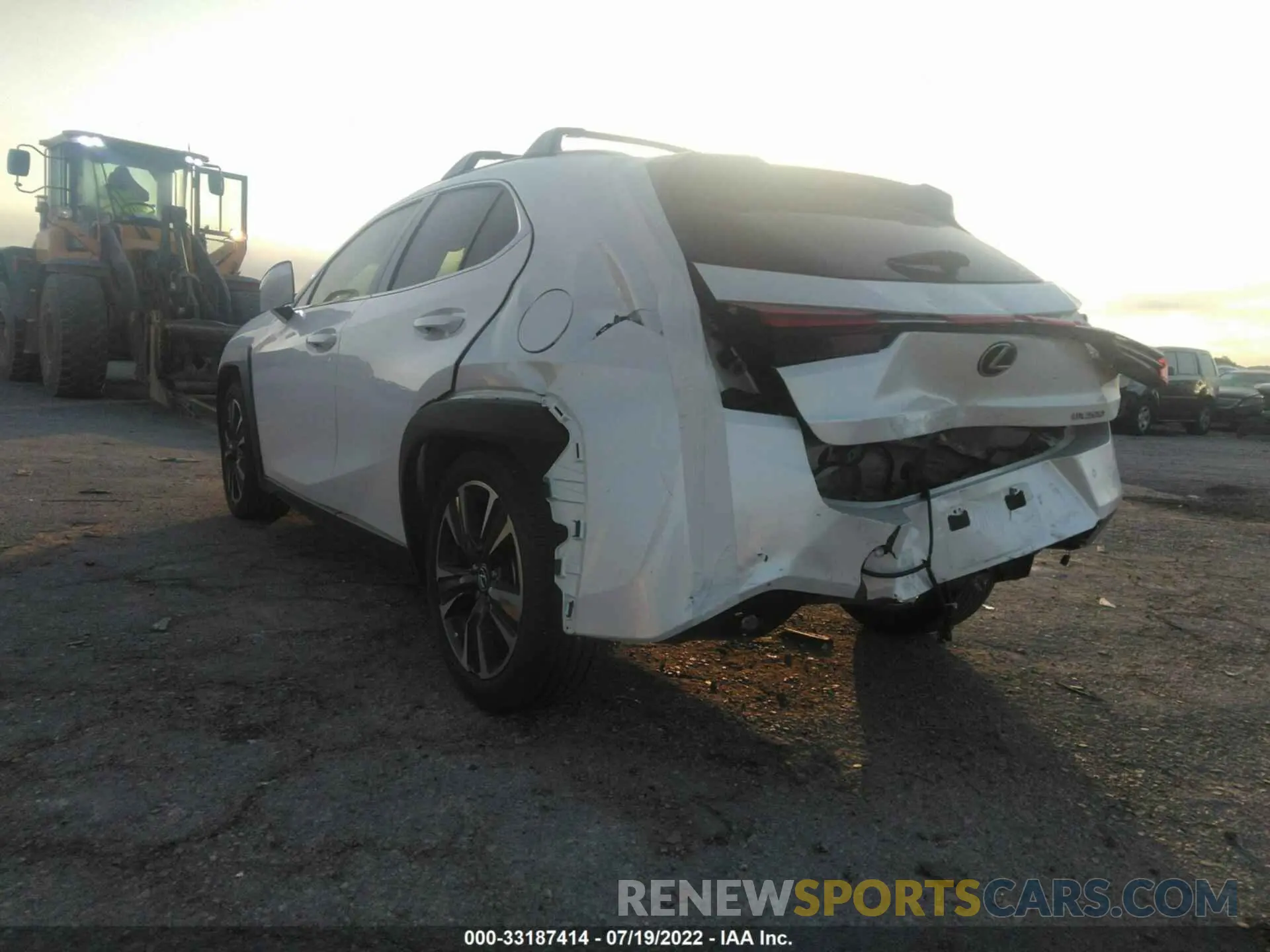 3 fotografías del automóvil dañado JTHY3JBH1K2002025 LEXUS UX 2019