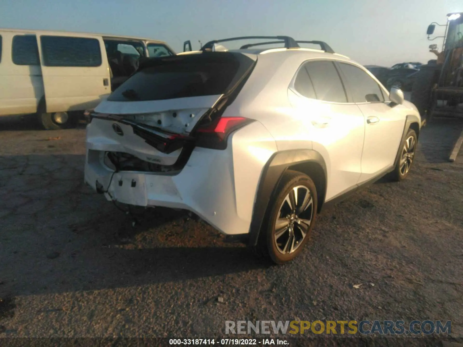 4 fotografías del automóvil dañado JTHY3JBH1K2002025 LEXUS UX 2019
