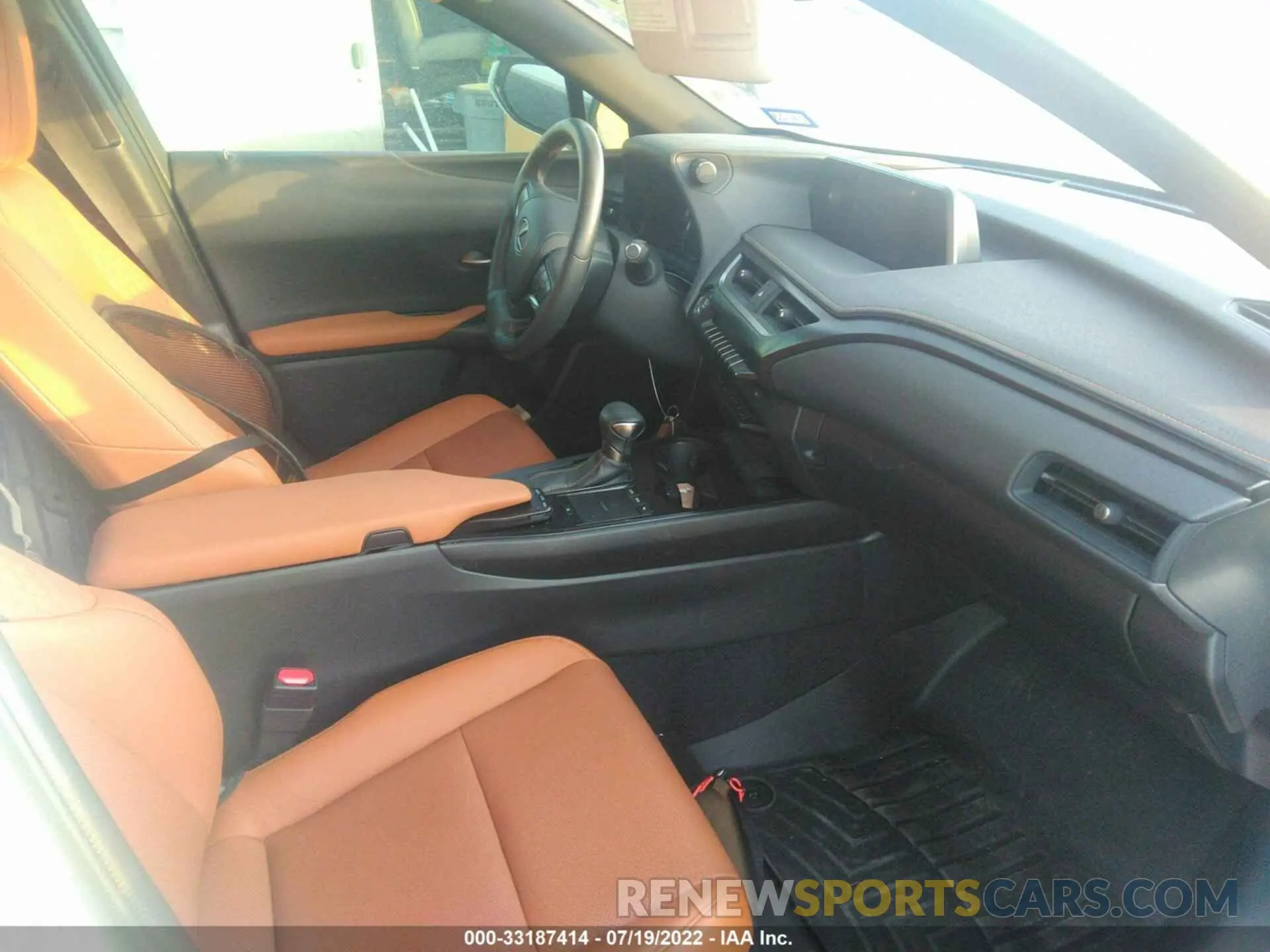 5 fotografías del automóvil dañado JTHY3JBH1K2002025 LEXUS UX 2019