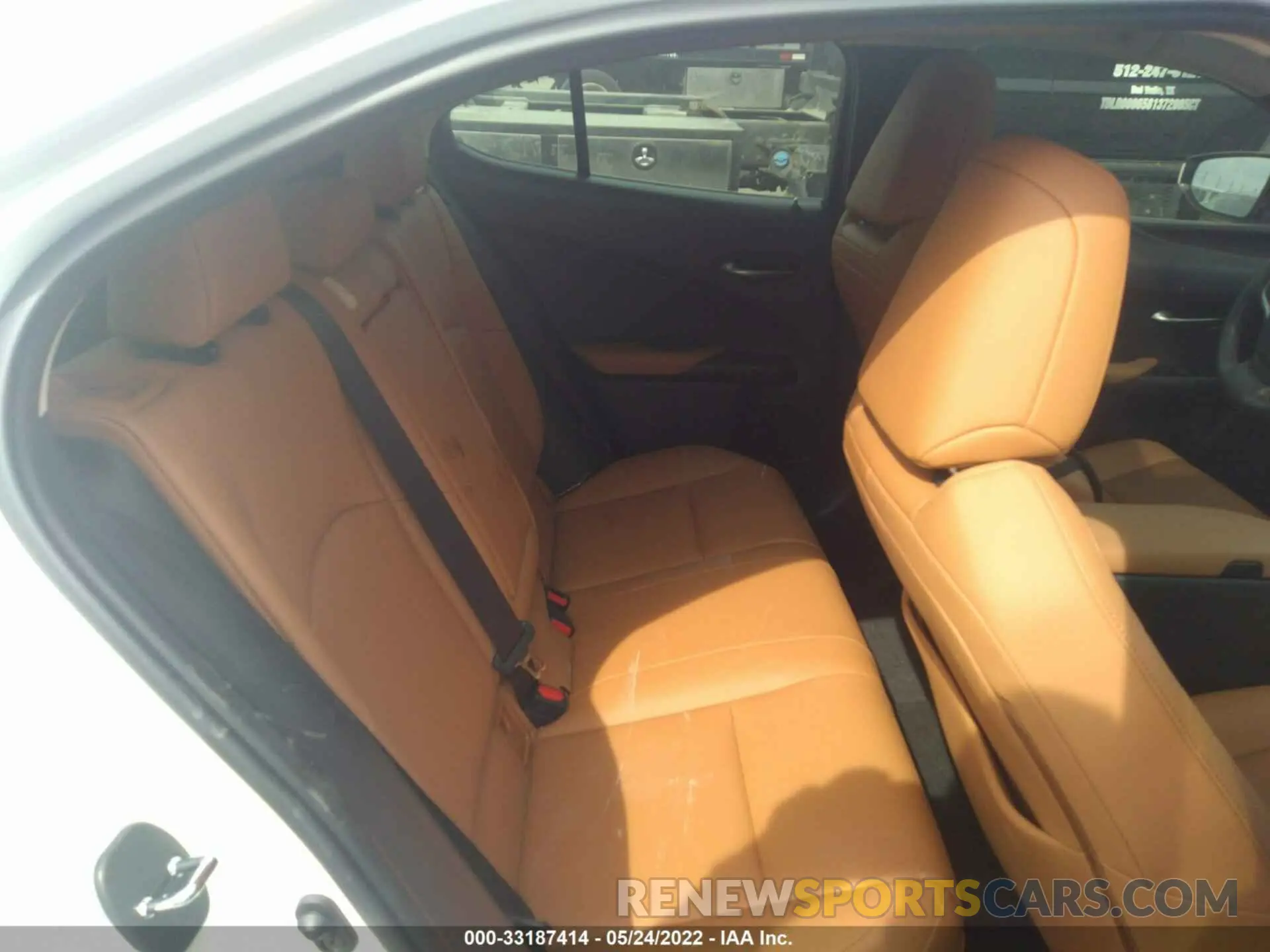 8 fotografías del automóvil dañado JTHY3JBH1K2002025 LEXUS UX 2019