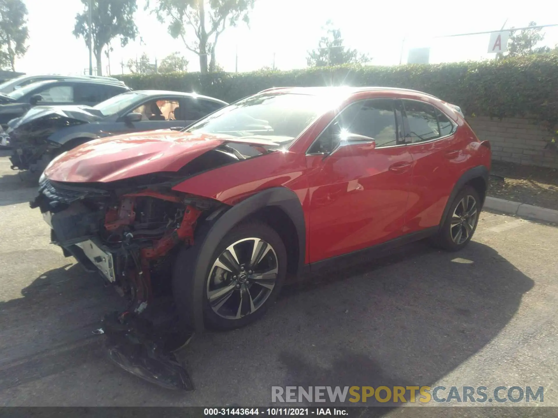 2 fotografías del automóvil dañado JTHY3JBH5K2002030 LEXUS UX 2019