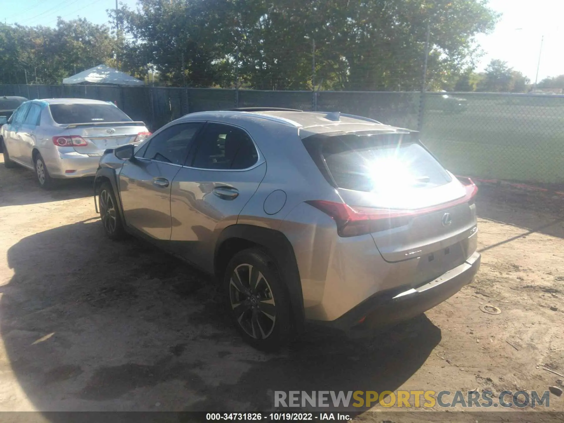 3 fotografías del automóvil dañado JTHY3JBH5K2002769 LEXUS UX 2019