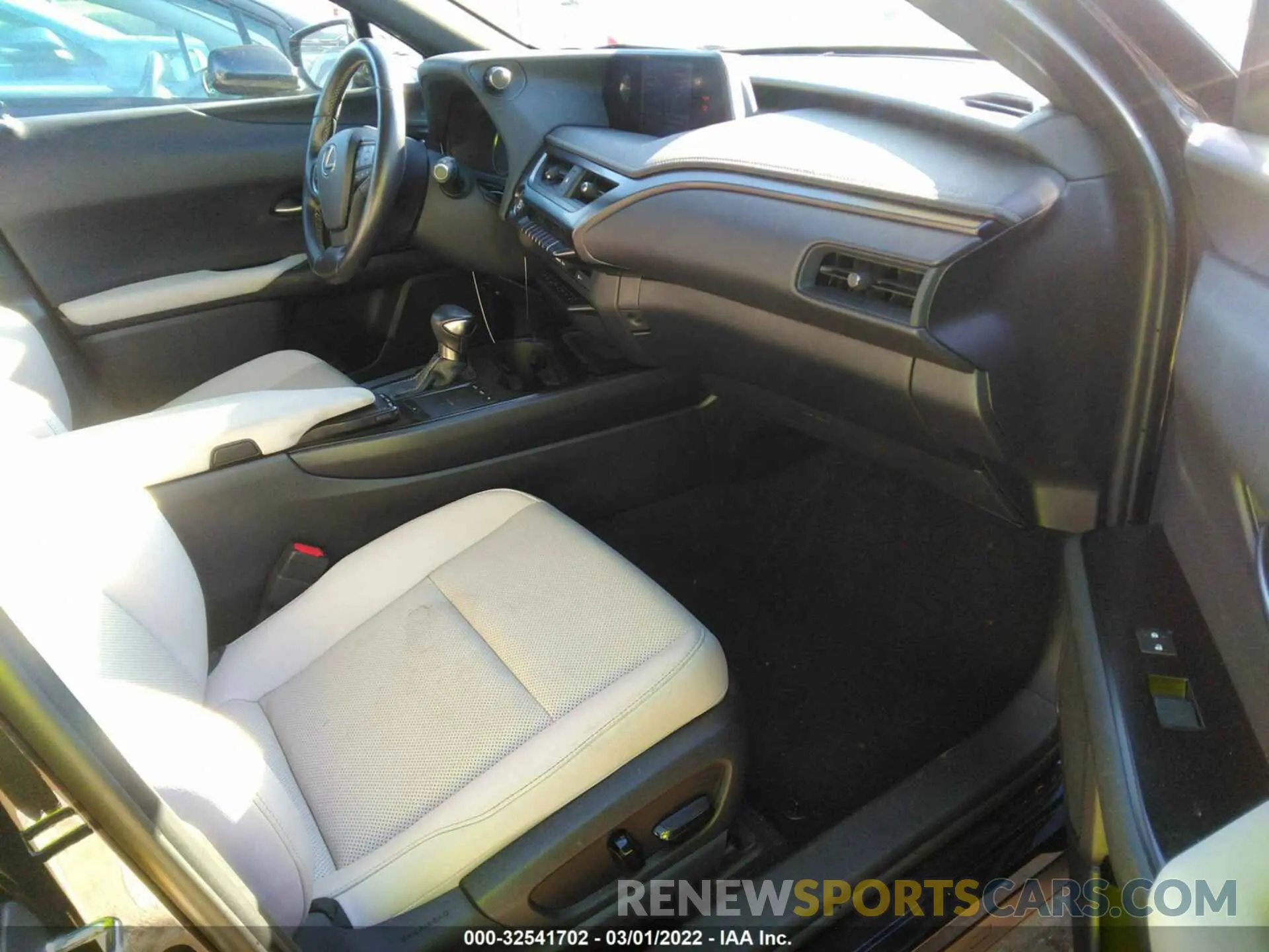 5 fotografías del automóvil dañado JTHY3JBH6K2001193 LEXUS UX 2019