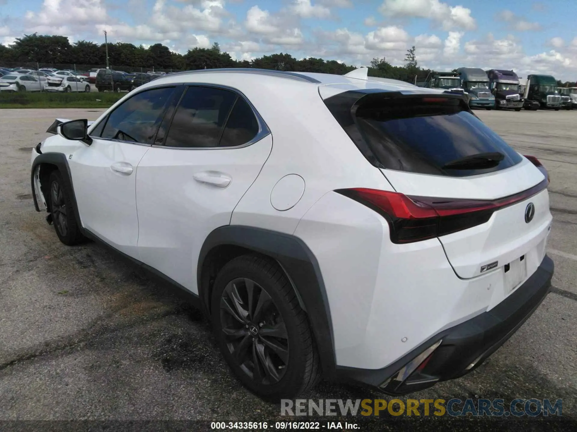 3 fotografías del automóvil dañado JTHY3JBH7K2003499 LEXUS UX 2019