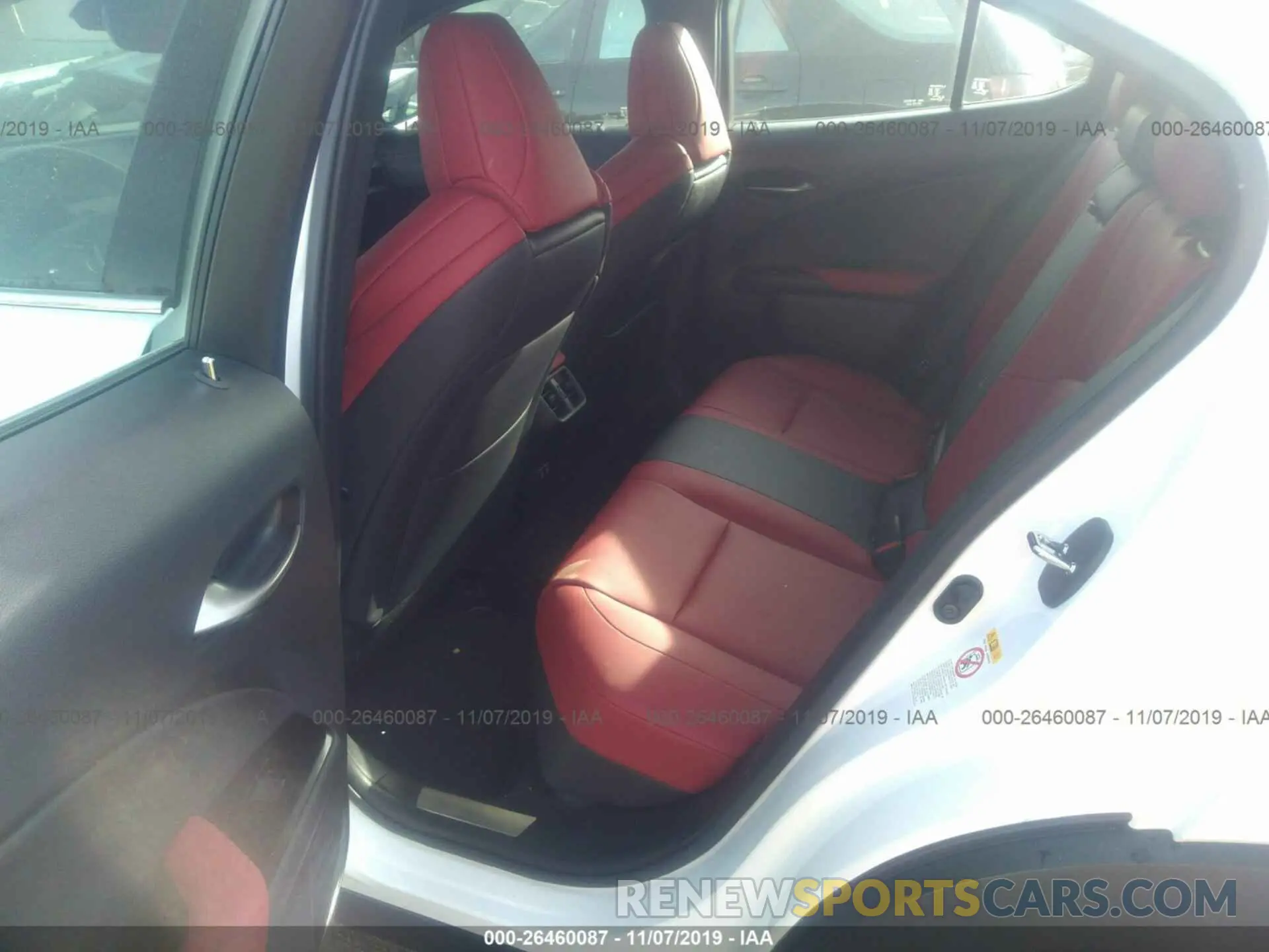 8 fotografías del automóvil dañado JTHY3JBH7K2006516 LEXUS UX 2019