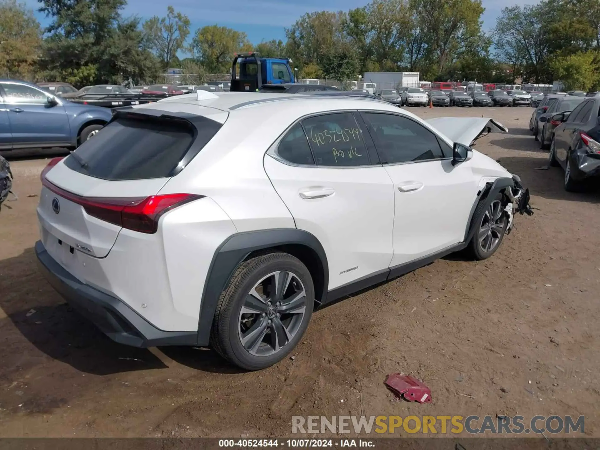 4 fotografías del automóvil dañado JTHP9JBH0L2033830 LEXUS UX 2020