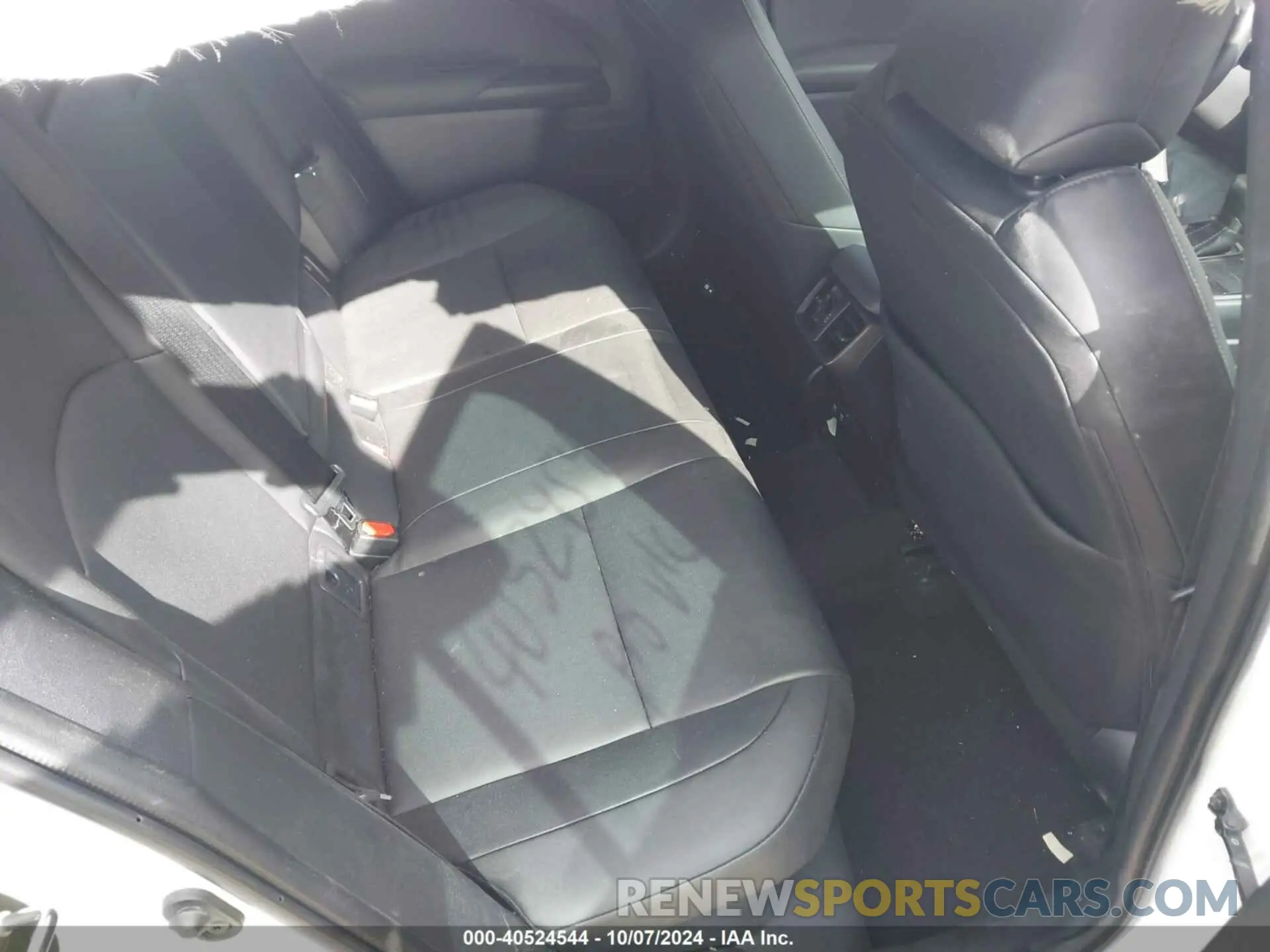 8 fotografías del automóvil dañado JTHP9JBH0L2033830 LEXUS UX 2020