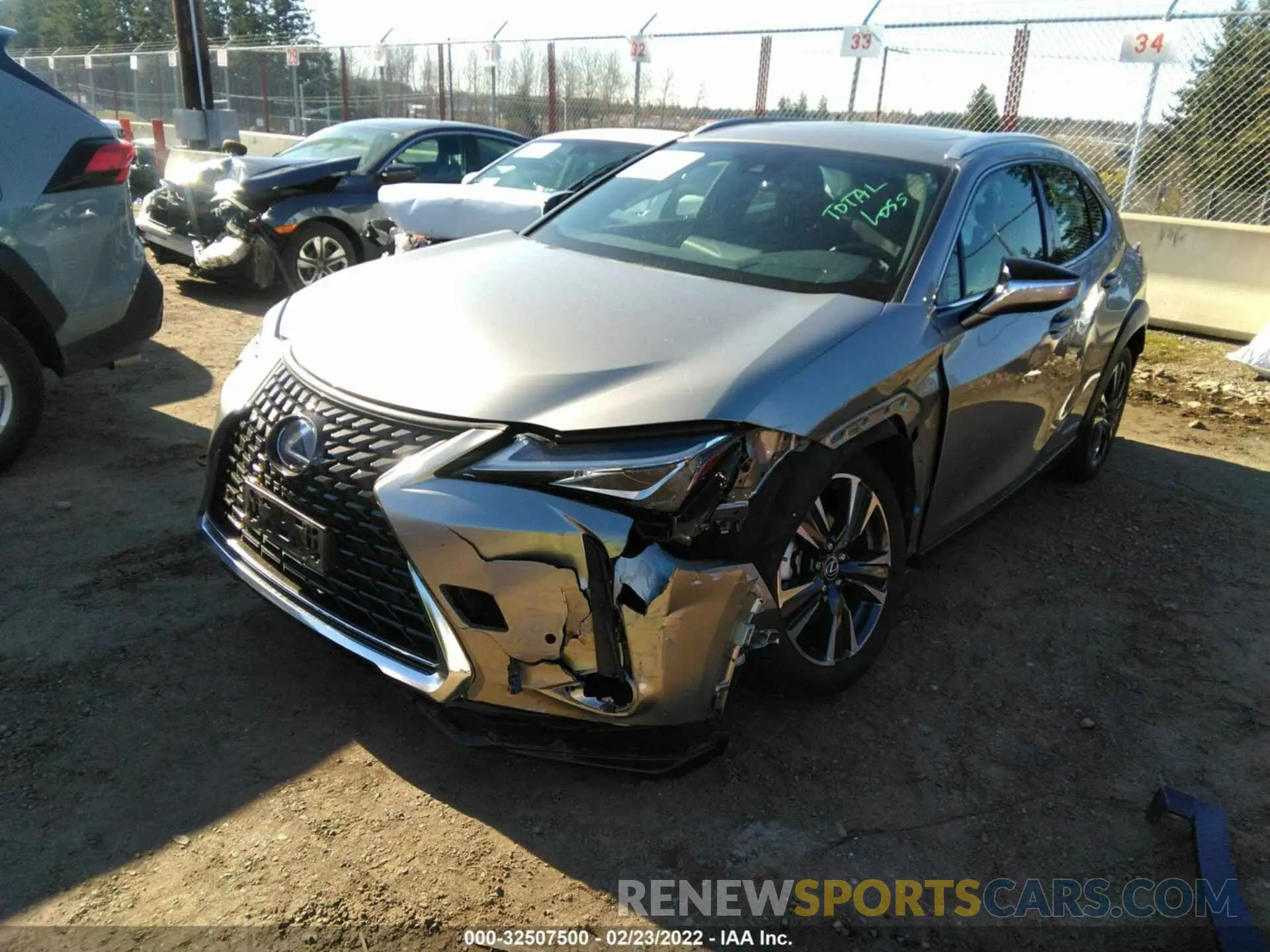 2 fotografías del automóvil dañado JTHP9JBH1L2030788 LEXUS UX 2020