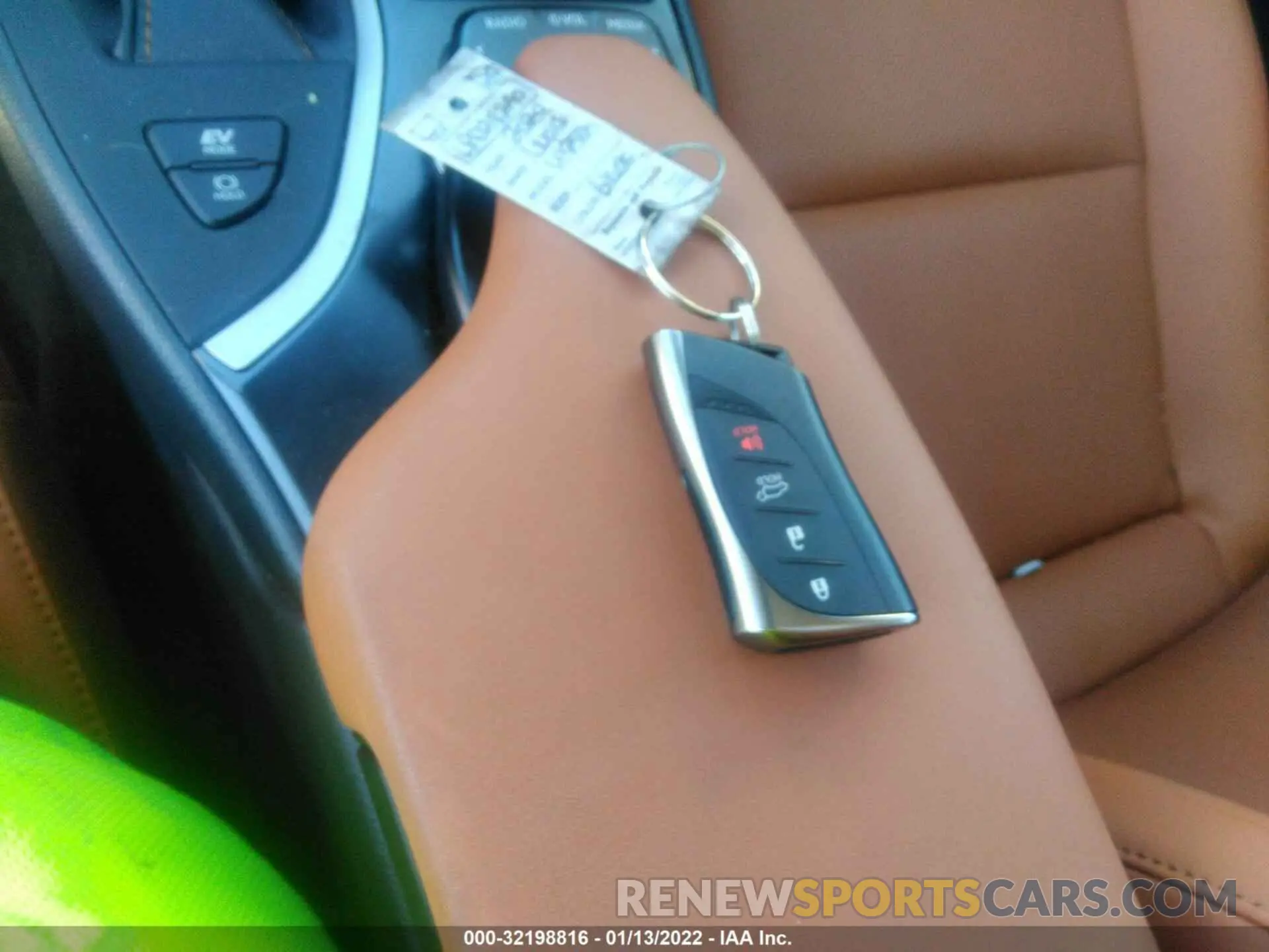 11 fotografías del automóvil dañado JTHP9JBH2L2028290 LEXUS UX 2020