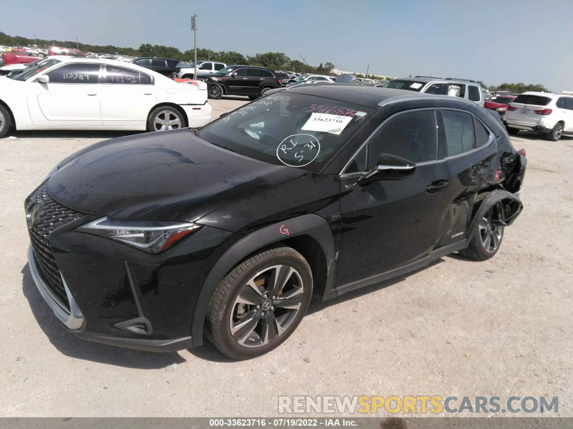 2 fotografías del automóvil dañado JTHP9JBH3L2028444 LEXUS UX 2020
