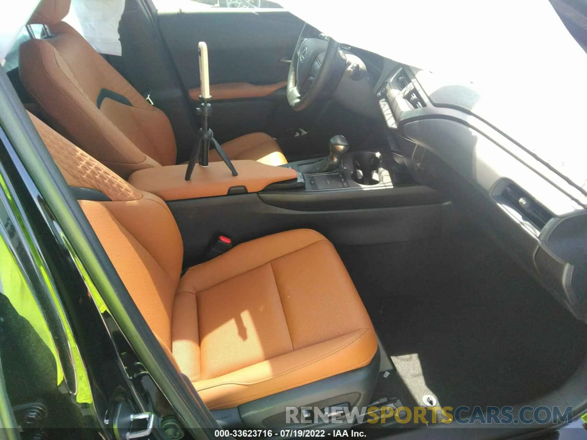 5 fotografías del automóvil dañado JTHP9JBH3L2028444 LEXUS UX 2020