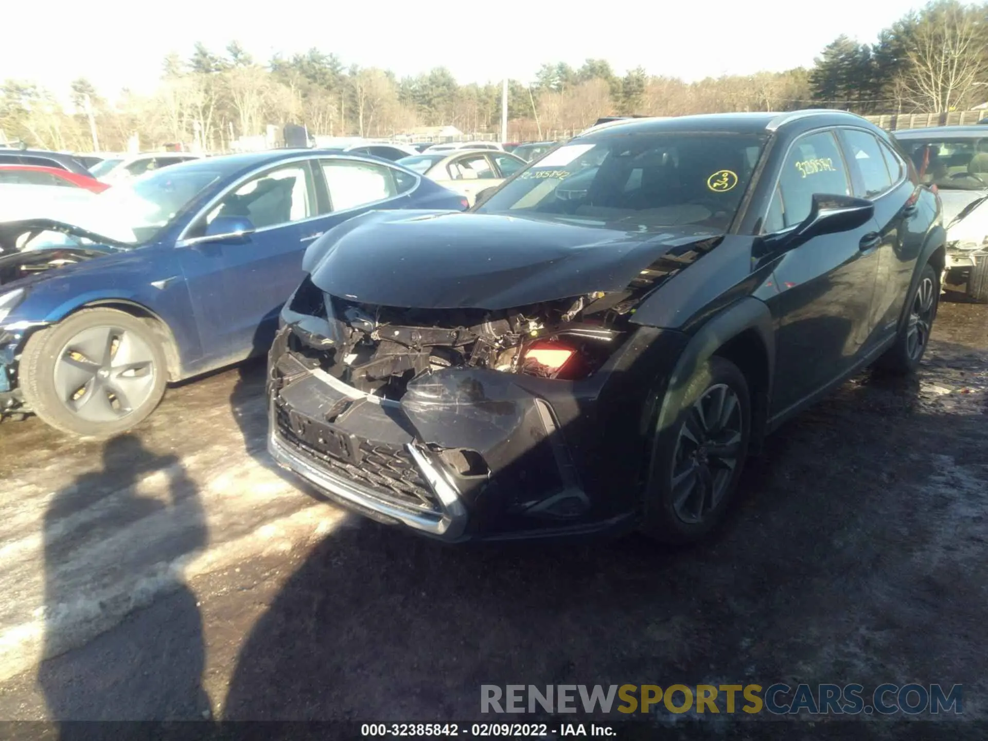 2 fotografías del automóvil dañado JTHP9JBH3L2035264 LEXUS UX 2020